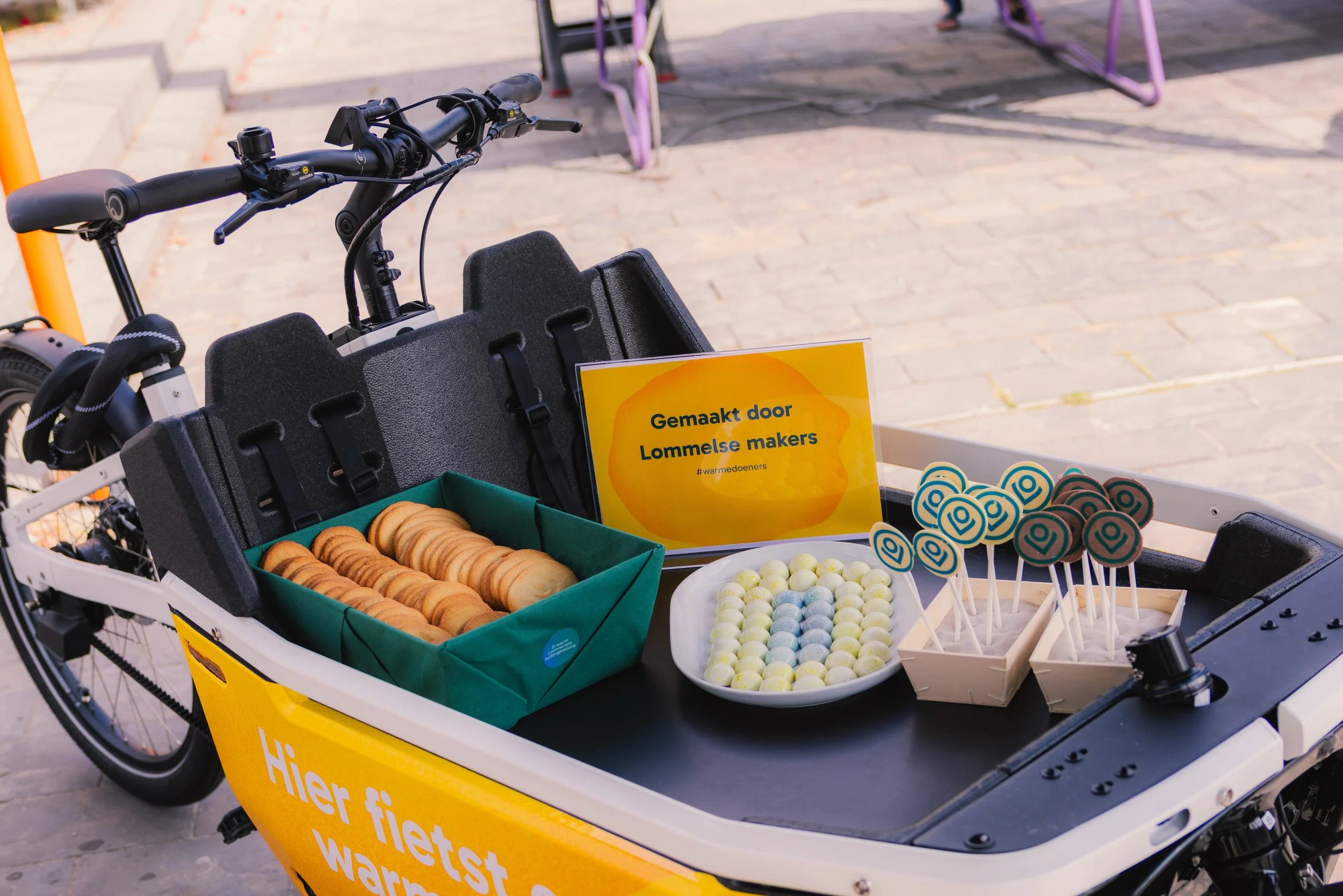 Foto's teaseractie rebranding kermis 20260823 - Rowen Boons (4).JPG