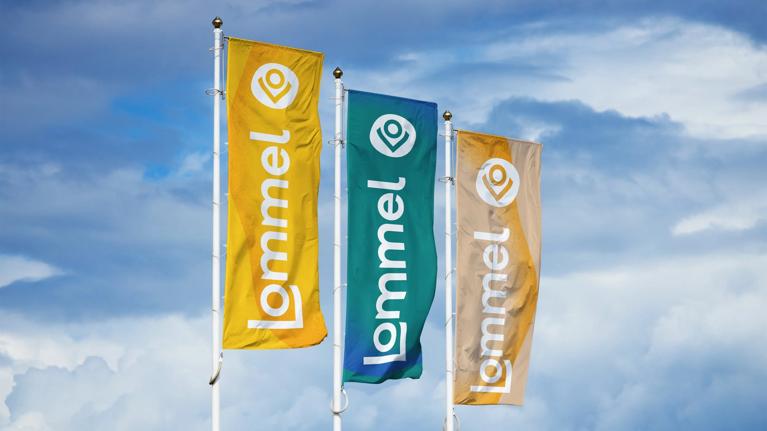 Outdoor_Flags_Mockup.jpg
