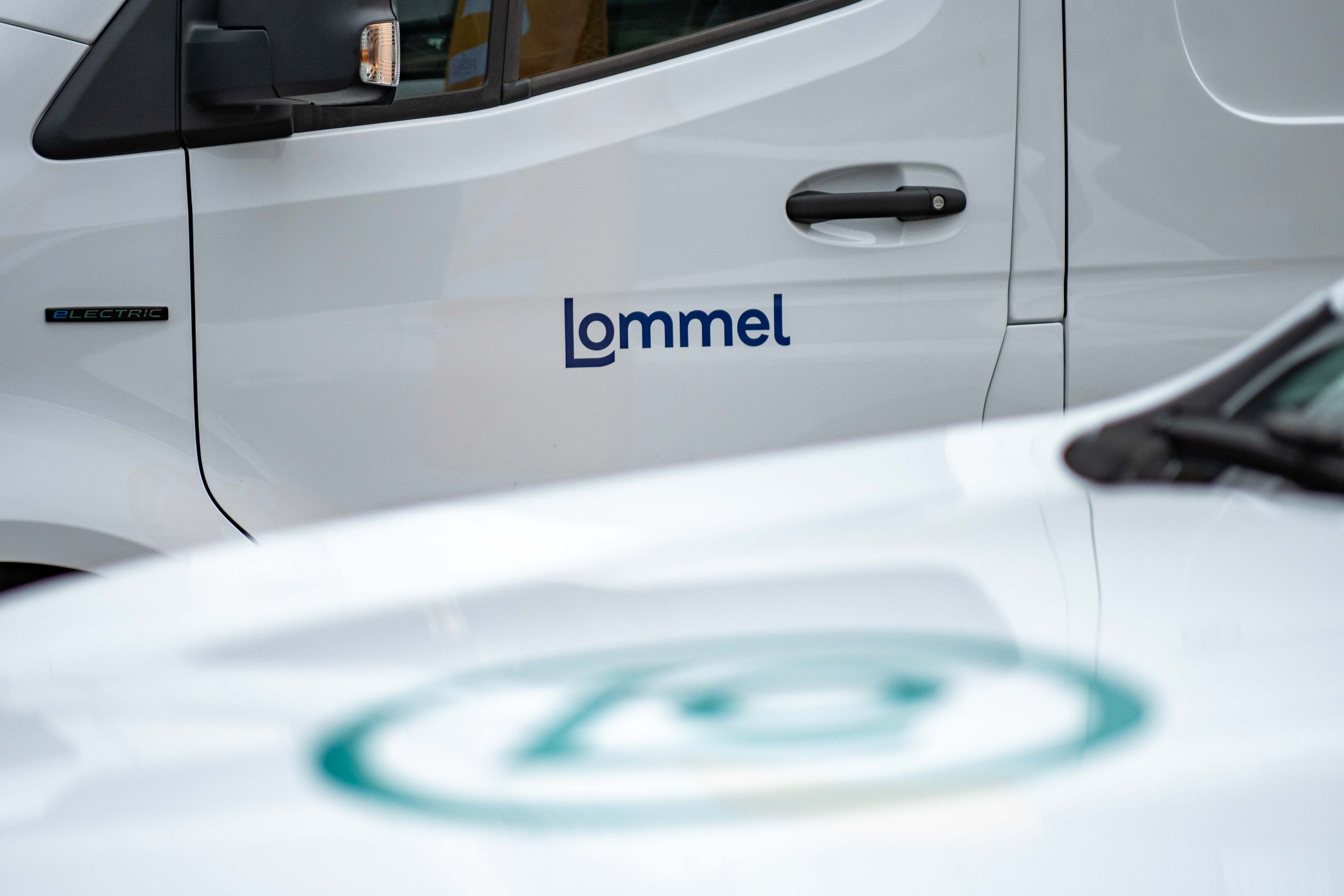 Logo Lommel bestelwagen.jpg