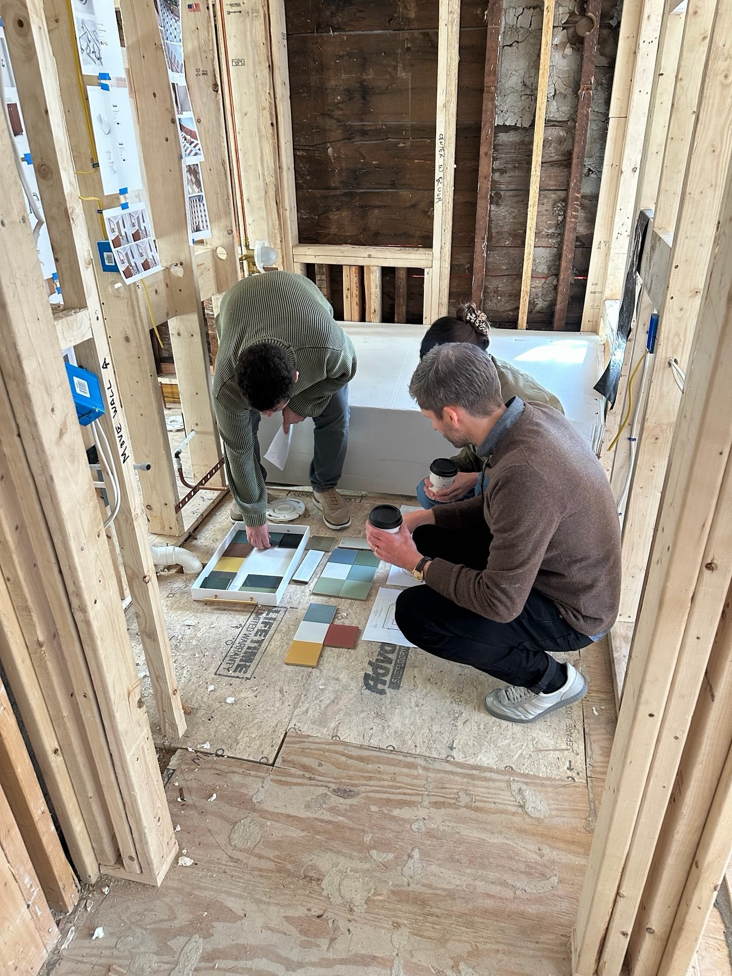 Selections in review. This is the part of the process where the structure we've built starts to become a home for these Newton clients working with @ska_virtuallyhome
&bull;
&bull;
&bull;
Construction: @cambridgeport_construction
Architect: @ska_virt