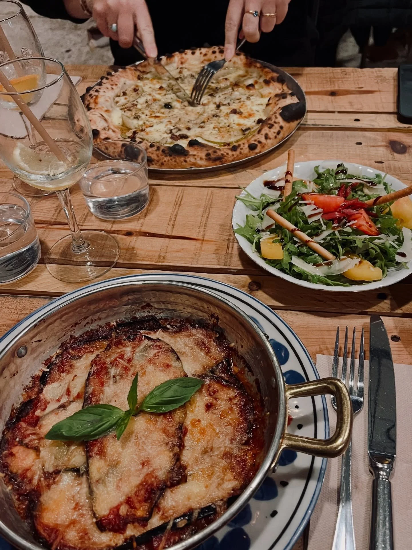 🍕🆚🍝

Grande question du jour, vous &ecirc;tes team Pizza ou team Cucina?! La Cucina est dispo du mercredi au samedi sur Trallalla Anglet!

Dites nous en commentaire, y&rsquo;a pas de mauvaise r&eacute;ponse ;)

#trallallapizza #cucina #foodie #pay