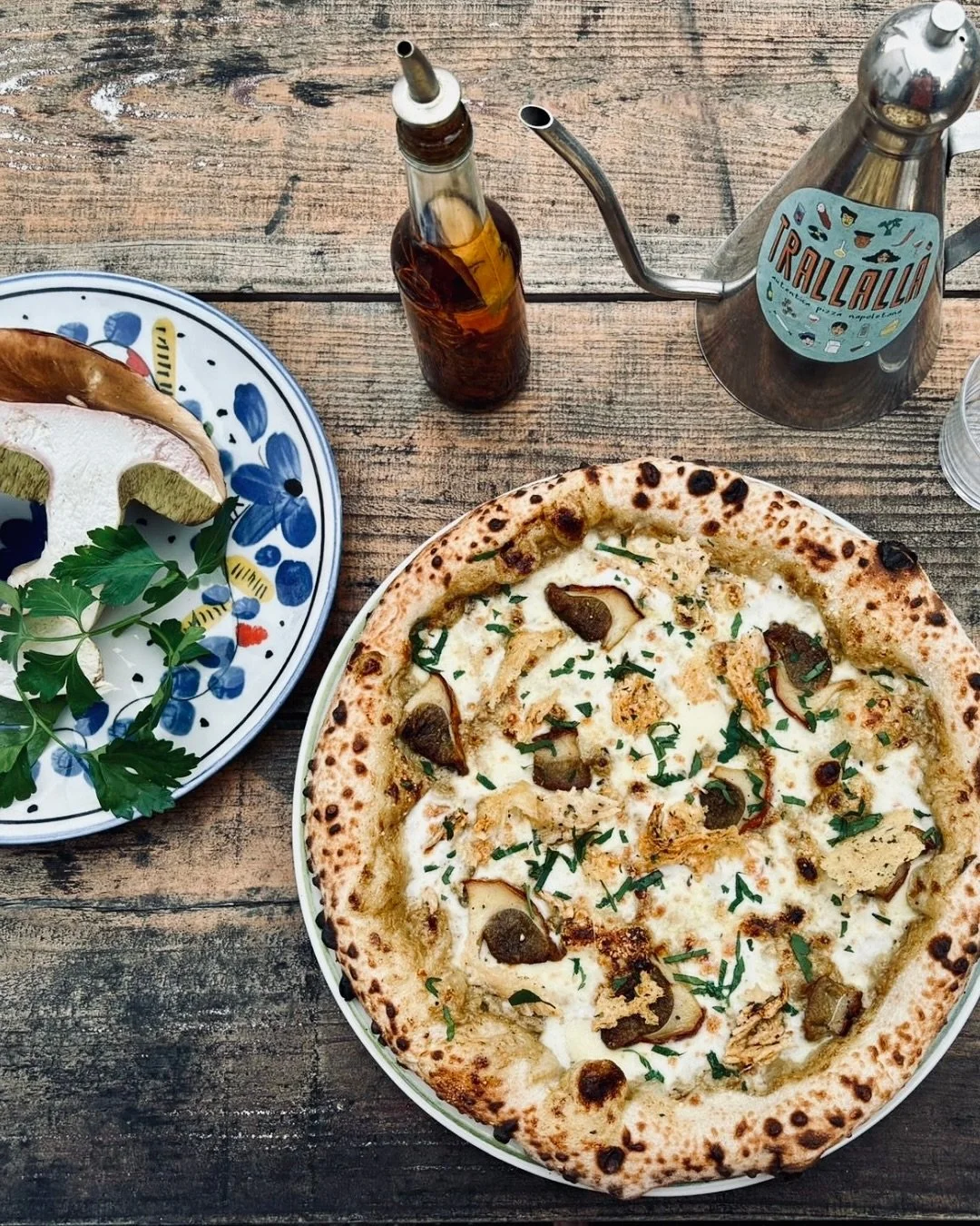 🍄 De la for&ecirc;t &agrave; l&rsquo;assiette 🍕
Cette semaine, c&rsquo;est notre chef cucina Be&ntilde;at qui est parti lui m&ecirc;me &agrave; la cueillette !
R&eacute;sultat : une tuerie de pizza du moment

🍄&zwj;🟫Cr&egrave;me de c&egrave;pes
?