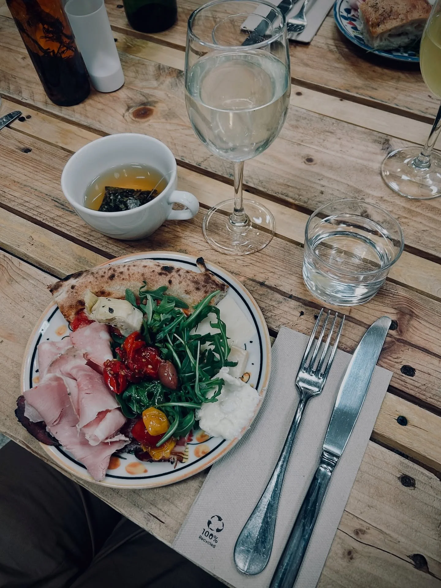 ☕️❄️ C&rsquo;est dimanche, il fait froid&hellip;
Le moment parfait pour se mettre au chaud et savourer un brunch tout doux chez Trallall&agrave; 💛

📞 R&eacute;servations conseill&eacute;es au 05 59 31 66 12 

Sinon nous sommes ouverts:
📅 Tous les 