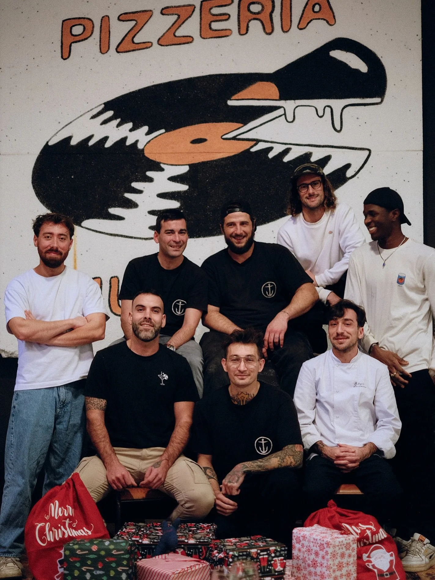 ✨🎉
Ce 31 d&eacute;cembre au soir, Trallall&agrave; sera ferm&eacute;.
Toute l&rsquo;&eacute;quipe vous souhaite un merveilleux r&eacute;veillon ✨🥂

🍕 Mais bonne nouvelle : on se retrouve le jeudi 1er janvier d&egrave;s 12H, en service continu, pou