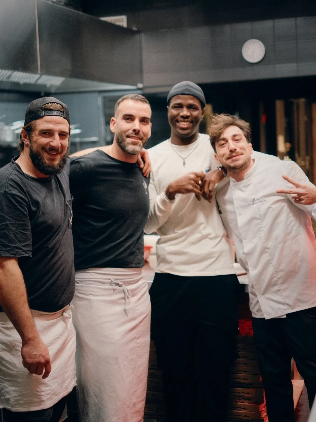 ✨En cuisine comme en salle , c&rsquo;est l&rsquo;&eacute;quipe qui fait tout. 👌

Pour la saison &agrave; venir, on cherche &agrave; renforcer les &eacute;quipes dans nos &eacute;tablissements d&rsquo;Anglet et Biarritz. 🤌

Postes ouverts:
&mdash; A