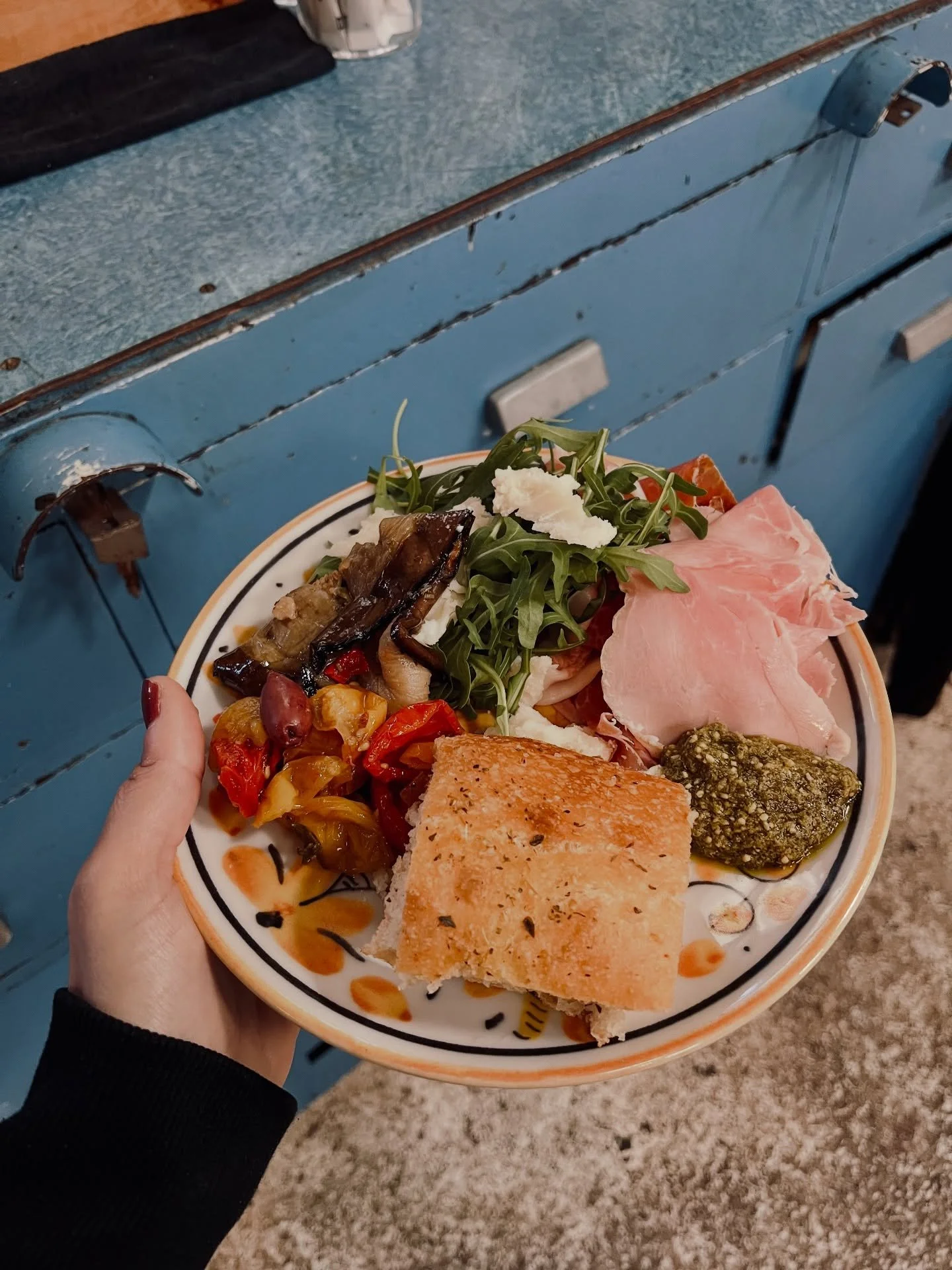 Cette assiette vous attend (&agrave; volont&eacute;!) tous les samedis et dimanches midi &agrave; Trallalla Anglet! 🤤
Du sucr&eacute;, du sal&eacute;, des pizze, du chaud, du froid, il y en a pour tous les gouts!

📞 R&eacute;servations conseill&eac