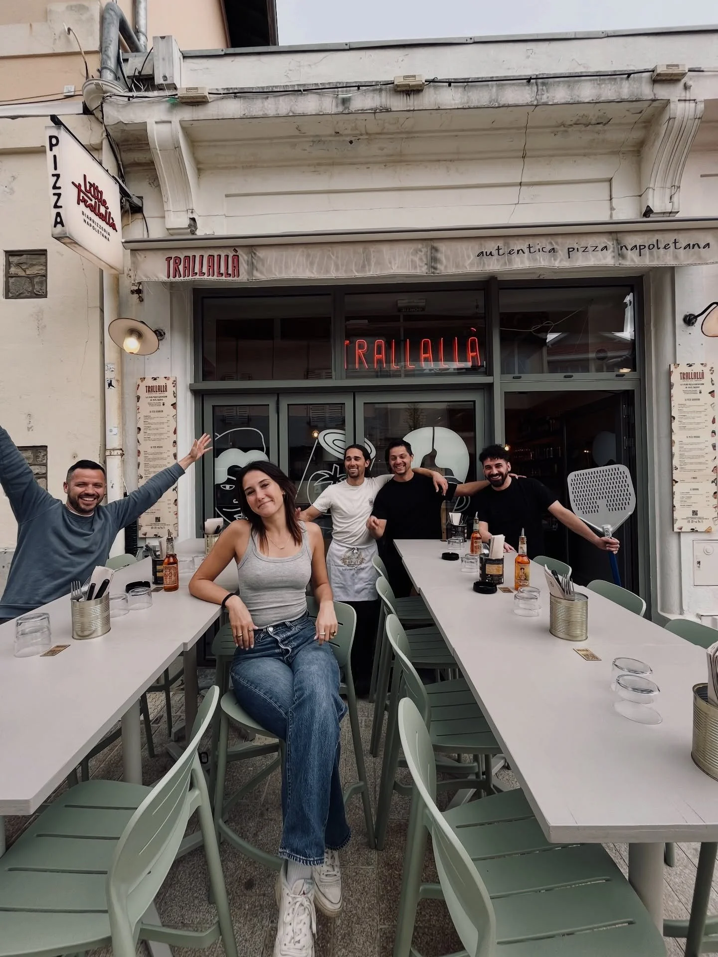 Little Trallalla r&eacute;ouvre ce soir!! 🥳

L&rsquo;&eacute;quipe a h&acirc;te de vous accueillir d&egrave;s 18h tous les soirs sauf les mercredis &agrave; partir d&rsquo;aujourd&rsquo;hui !

Petit rappel: Pas de r&eacute;servations sur Biarritz 🤓