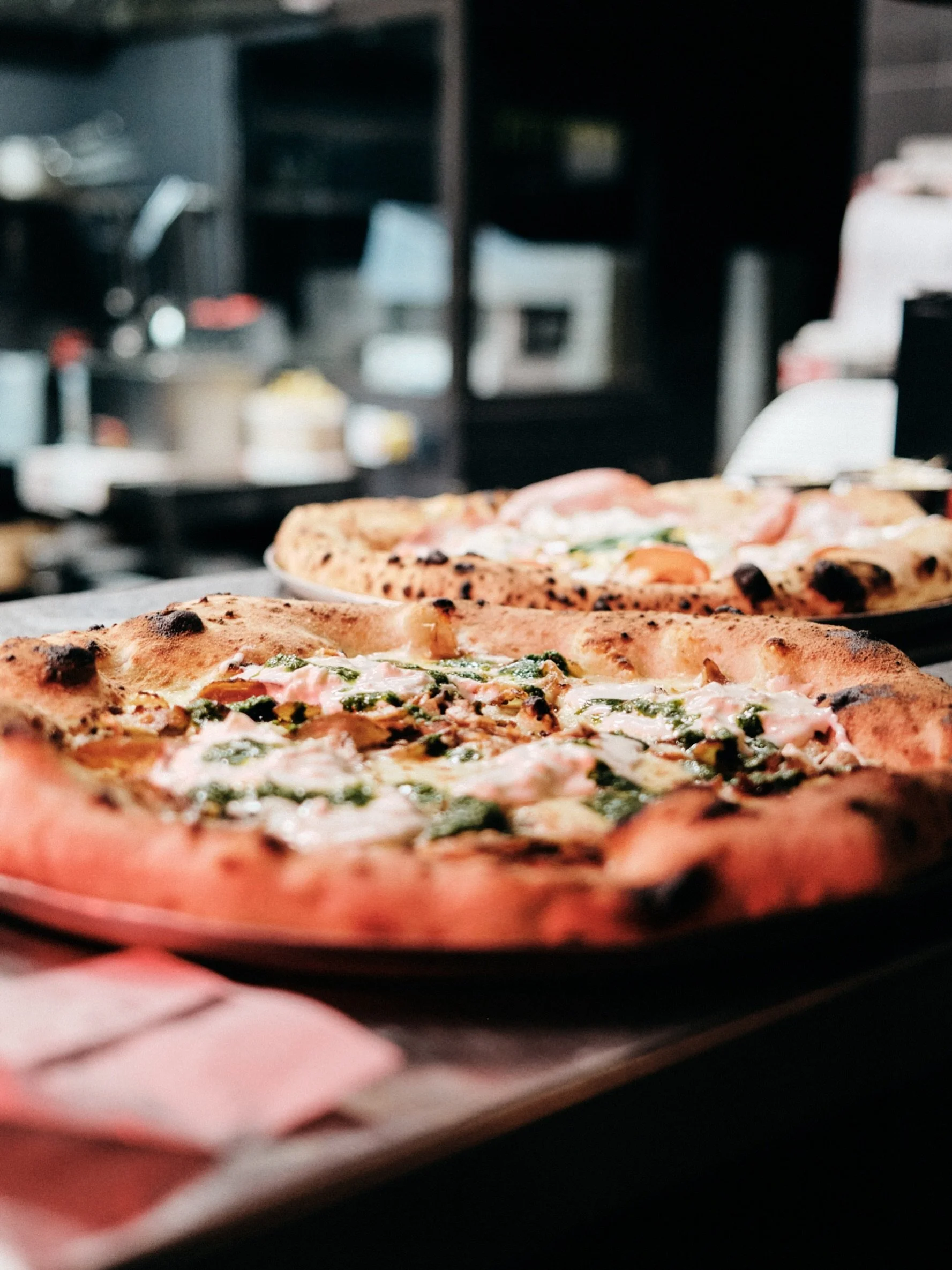 Juste un rappel que la pizza est toujours une bonne id&eacute;e 🍕🤤

Sur place ou &agrave; emporter, on est l&agrave; 😉

Sur ANGLET, nous sommes ouverts:
📅 Tous les jours - Ferm&eacute; LUNDI &amp; MARDI SOIR 
🕛 18H30 - 23H
🍷🔥Brunchs tous les d