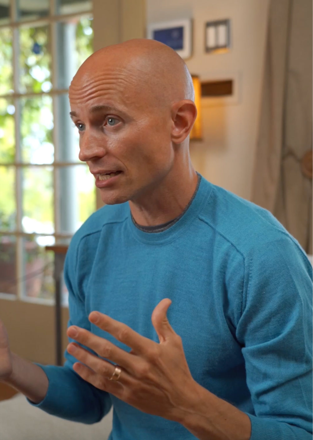 image of Ahram Arya, intuitive coach and human design architect talking to a client on-on-one about the value of coaching together