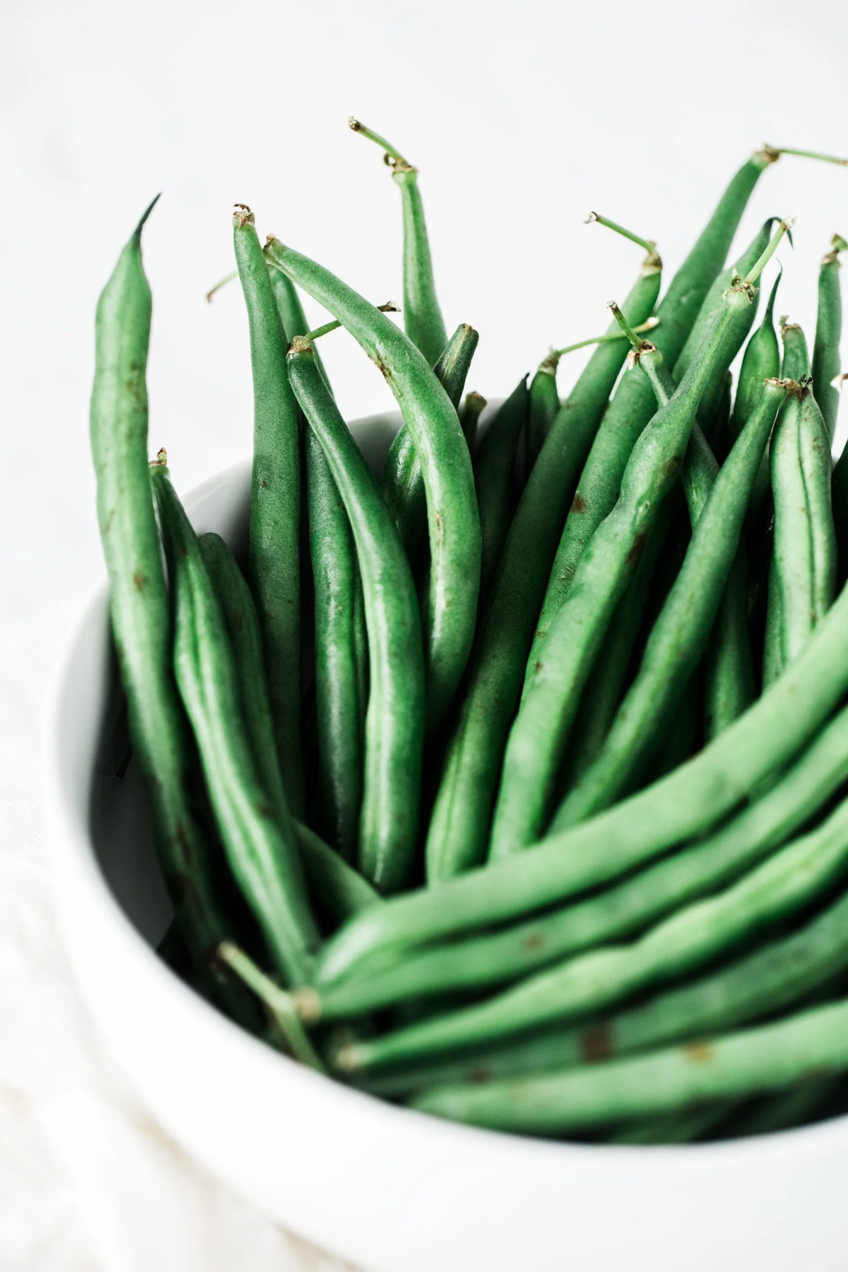 fresh green beans in a bowl