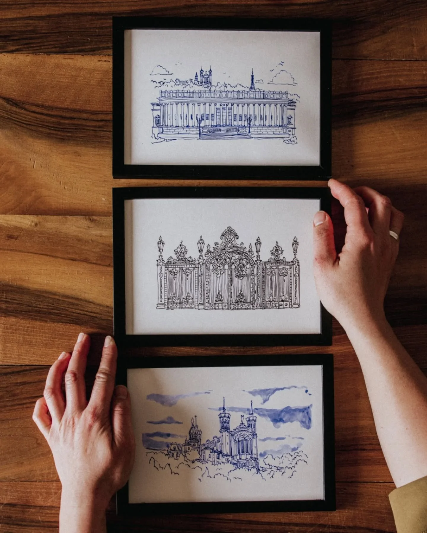 Dessins &agrave; la plume depuis 2016 🖋️

Mon travail sous l'oeil  de la plus talentueuse des photographes, @laurence.revol 🤍