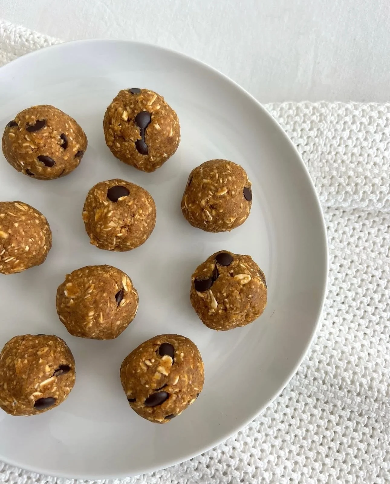 Sunday Meal-prep Inspo 🧡

Breakfast Options
🍌 1. High-Protein Smoothie (Serves 1)

Ingredients:
1 scoop whey or plant-based protein powder
1 cup unsweetened almond milk
1 cup fruit 
1 tbsp nut butter
1 tbsp ground flaxseed or chia

🍎 2. Greek Yogu