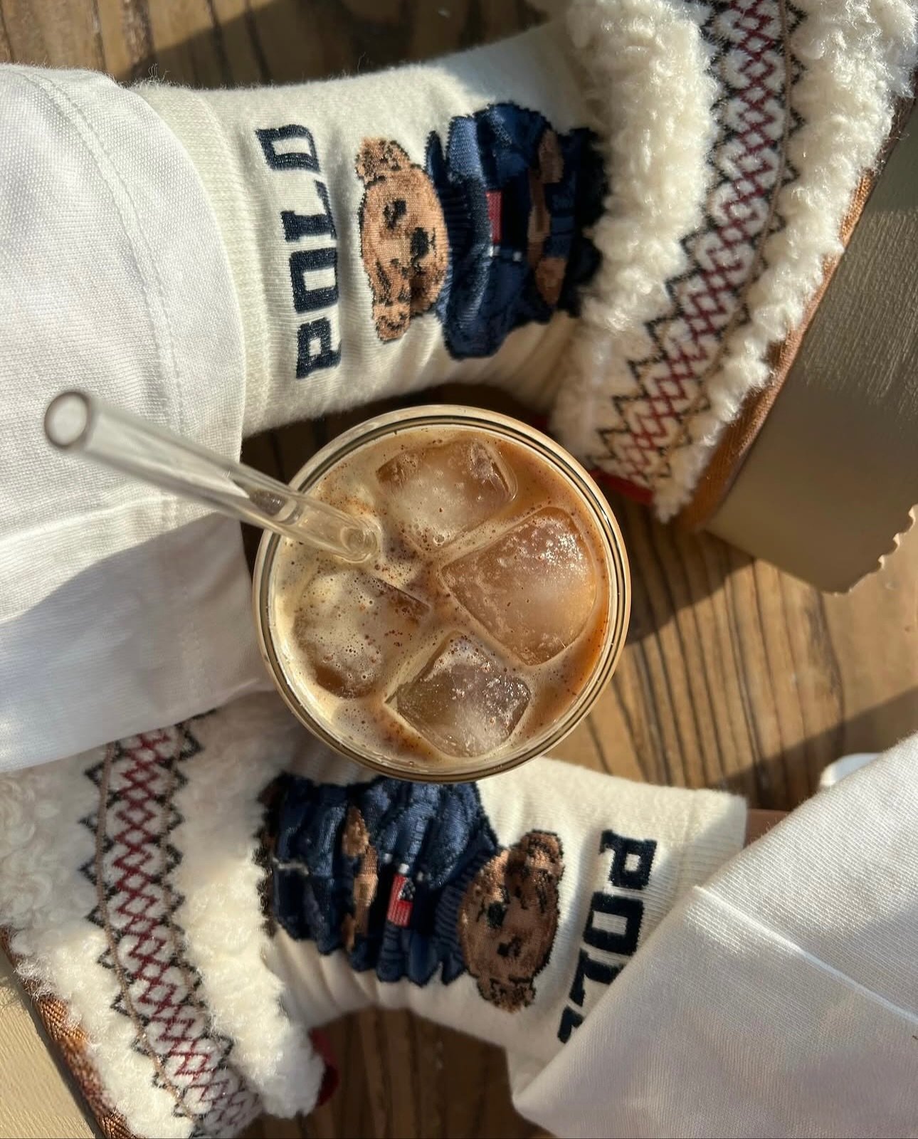 How I Plan On Beating The Winter Blues 
Inspired by @thefedupthyroid latest podcast episode 💫

2. Light Therapy
☀️Use a 10,000-lux light box for ~30 minutes each morning (within the first hour of waking- I have the Verilux HappyLight). 

Why it work