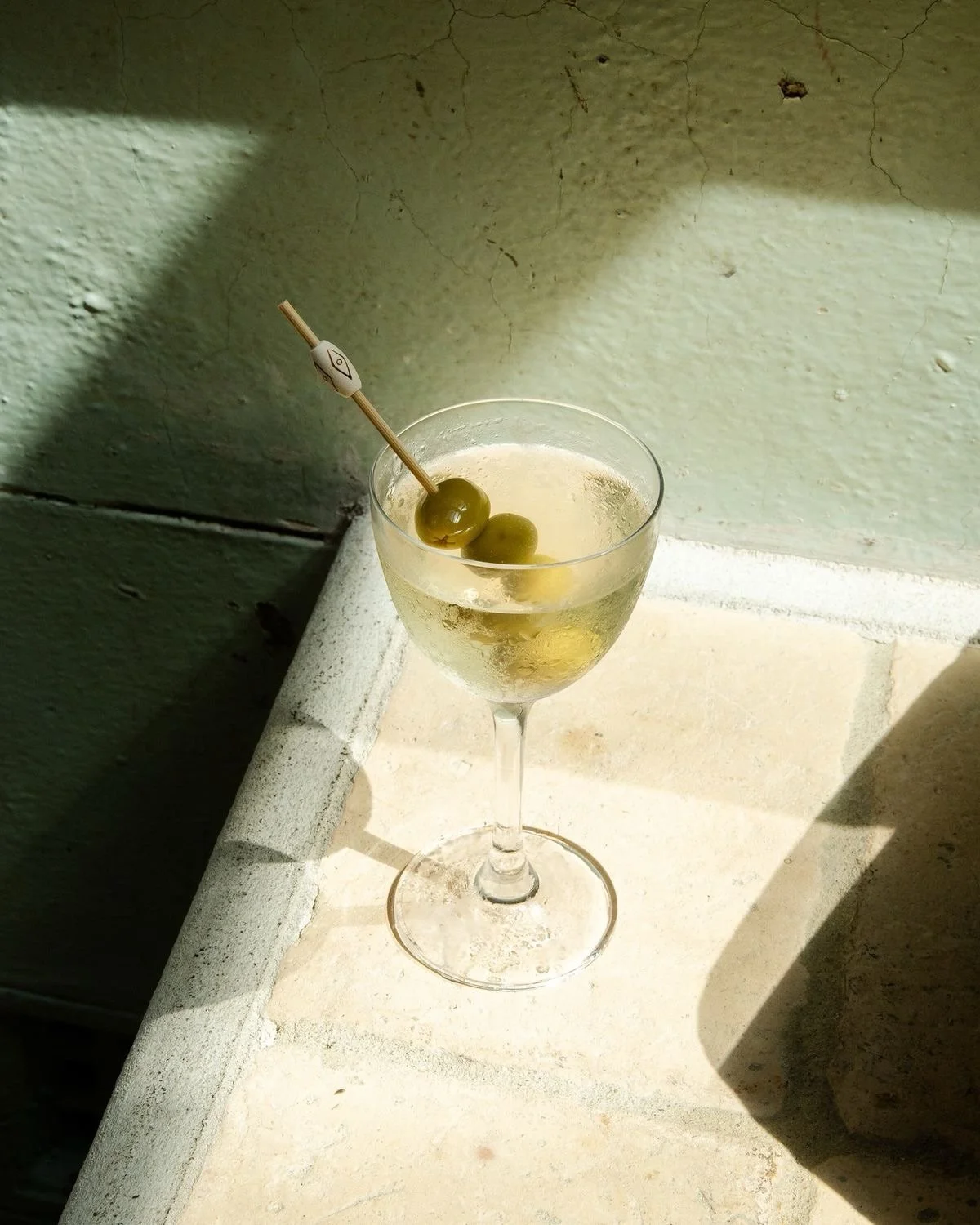 Celebrating smart 🍀
Why it matters &mdash; and what&rsquo;s actually happening in your body

&bull; Alcohol temporarily shuts down fat burning
Your body prioritizes metabolizing alcohol (it&rsquo;s seen as a toxin), so fat oxidation drops &rarr; mor