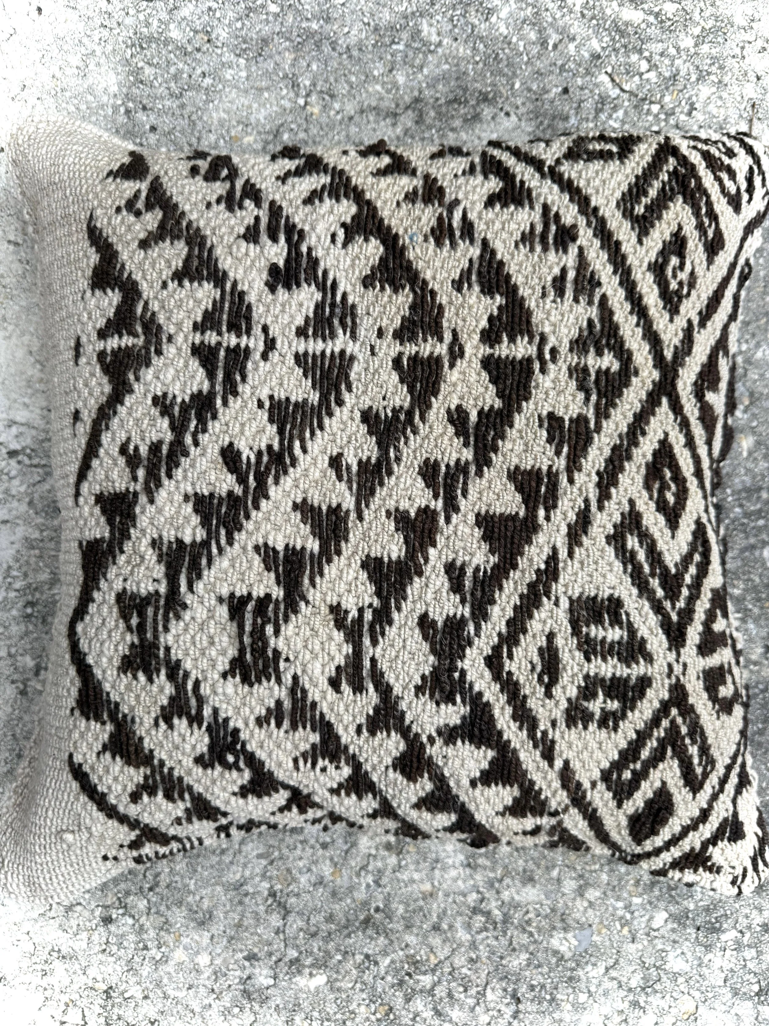 Paru Paru Handwoven Wool Pillow Cover – Sacred Textile