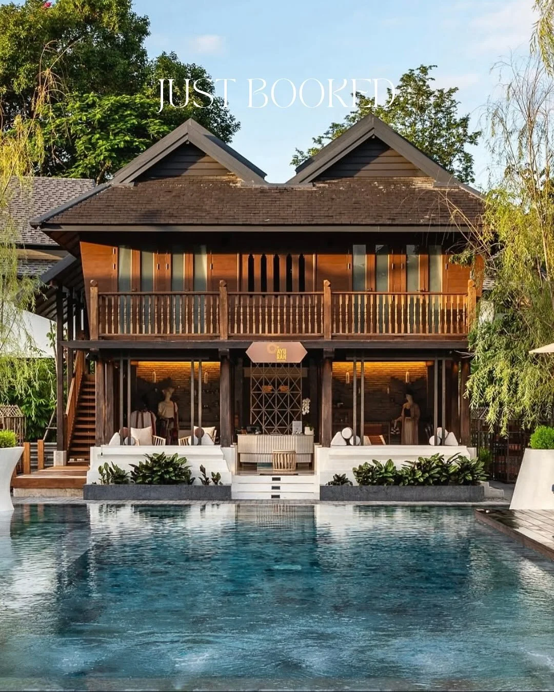 Thailand is for foodies and for lovers 🥂 Just booked a two-week Thai adventure over Christmas for some incredible clients! This honeymoon is perfect for food lovers, hitting all the best spots from bustling Bangkok to serene Chiang Mai and the stunn