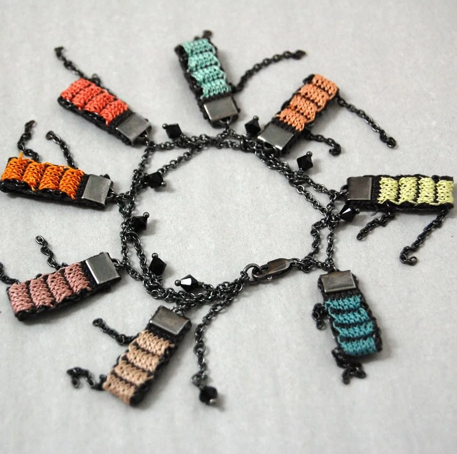 pix_charm_brac_sq_900.jpg