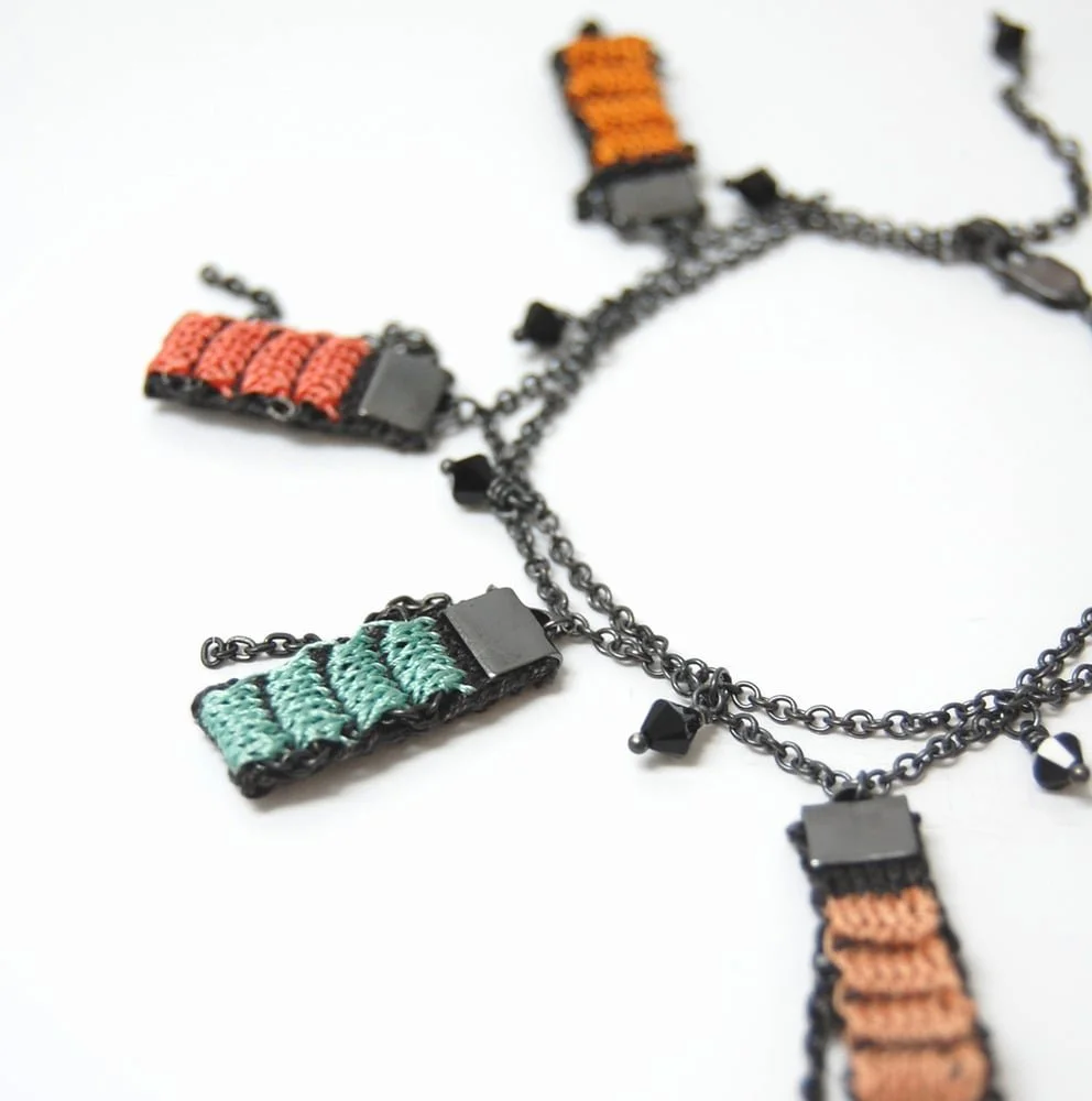 pix_b_l_multi_front_close_sq_1000.jpg