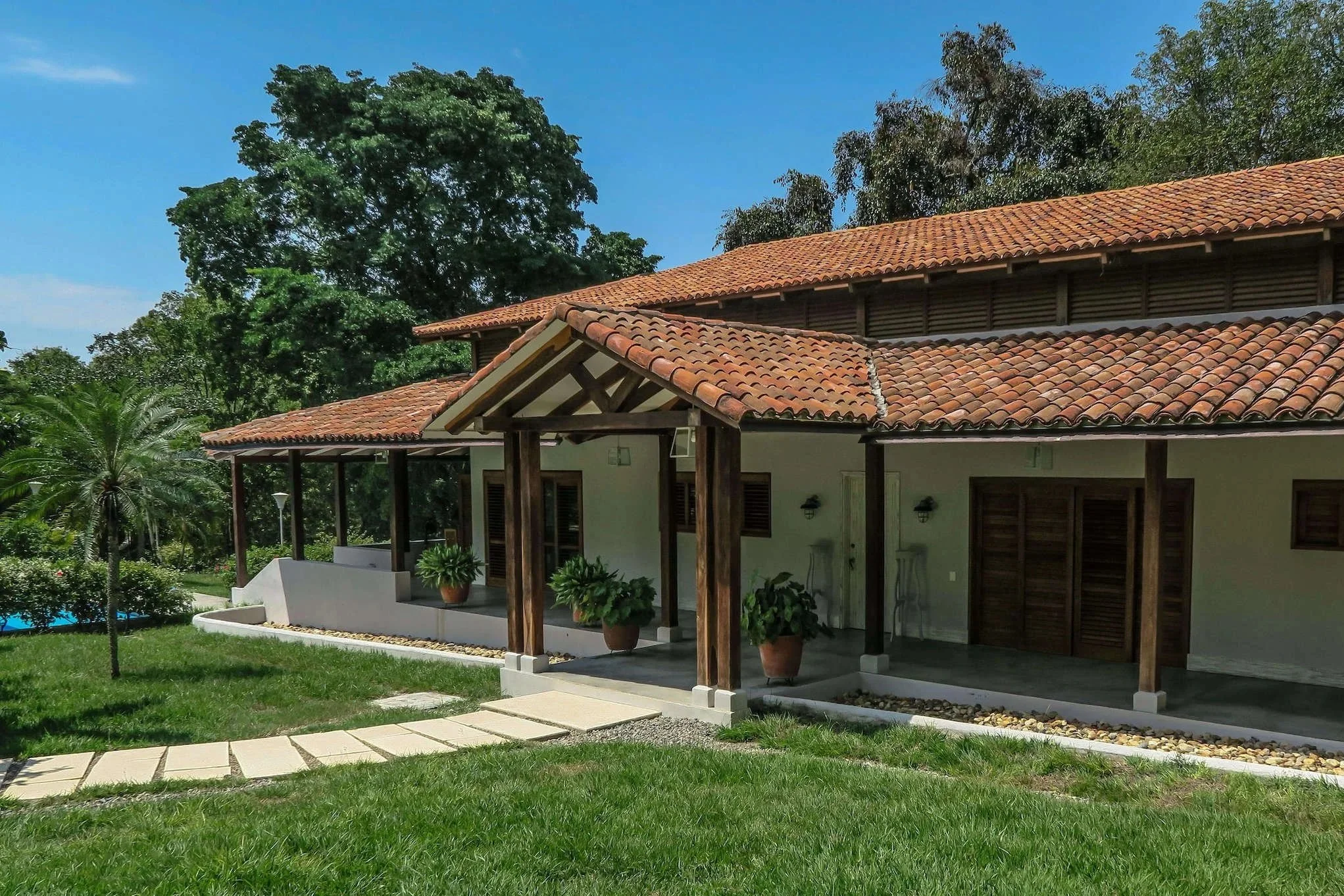 front-of-house-in-colombia.jpg