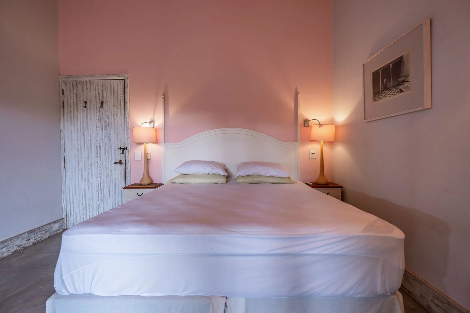 pink-bedroom-in-luxury-colombian-home.jpg