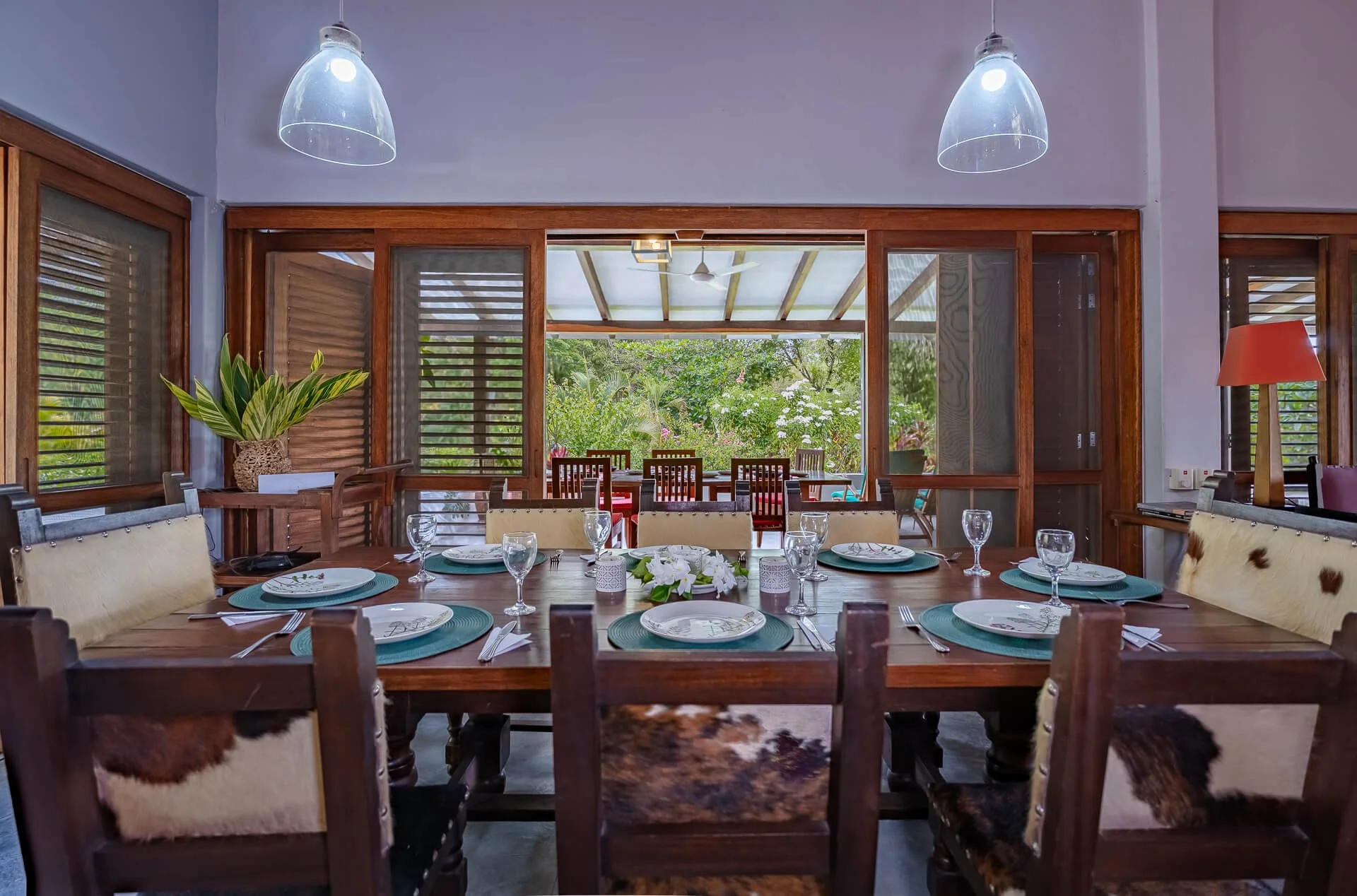 dining-room-table-in-luxury-colombian-home.jpg