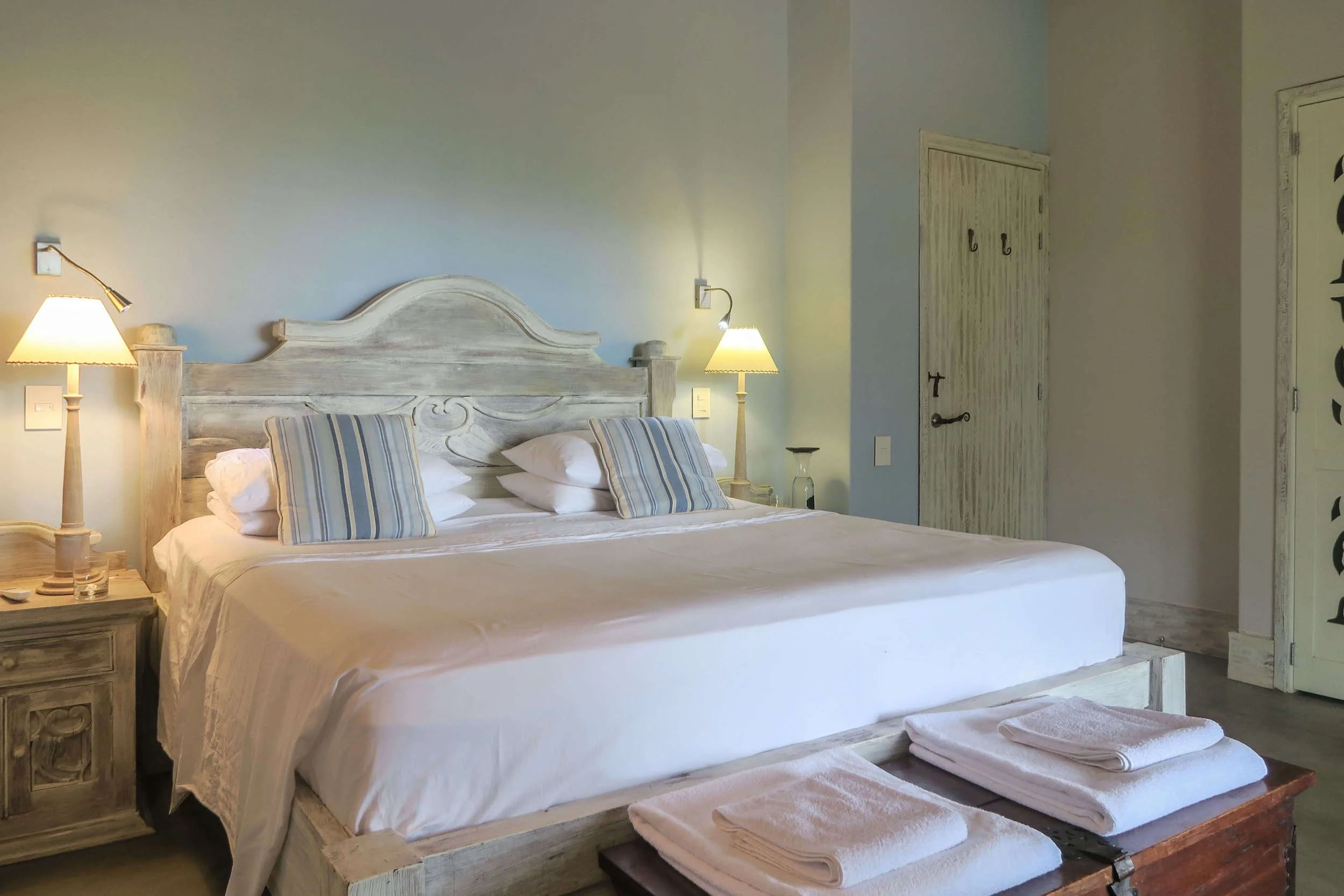 luxury-king-size-bed.jpg