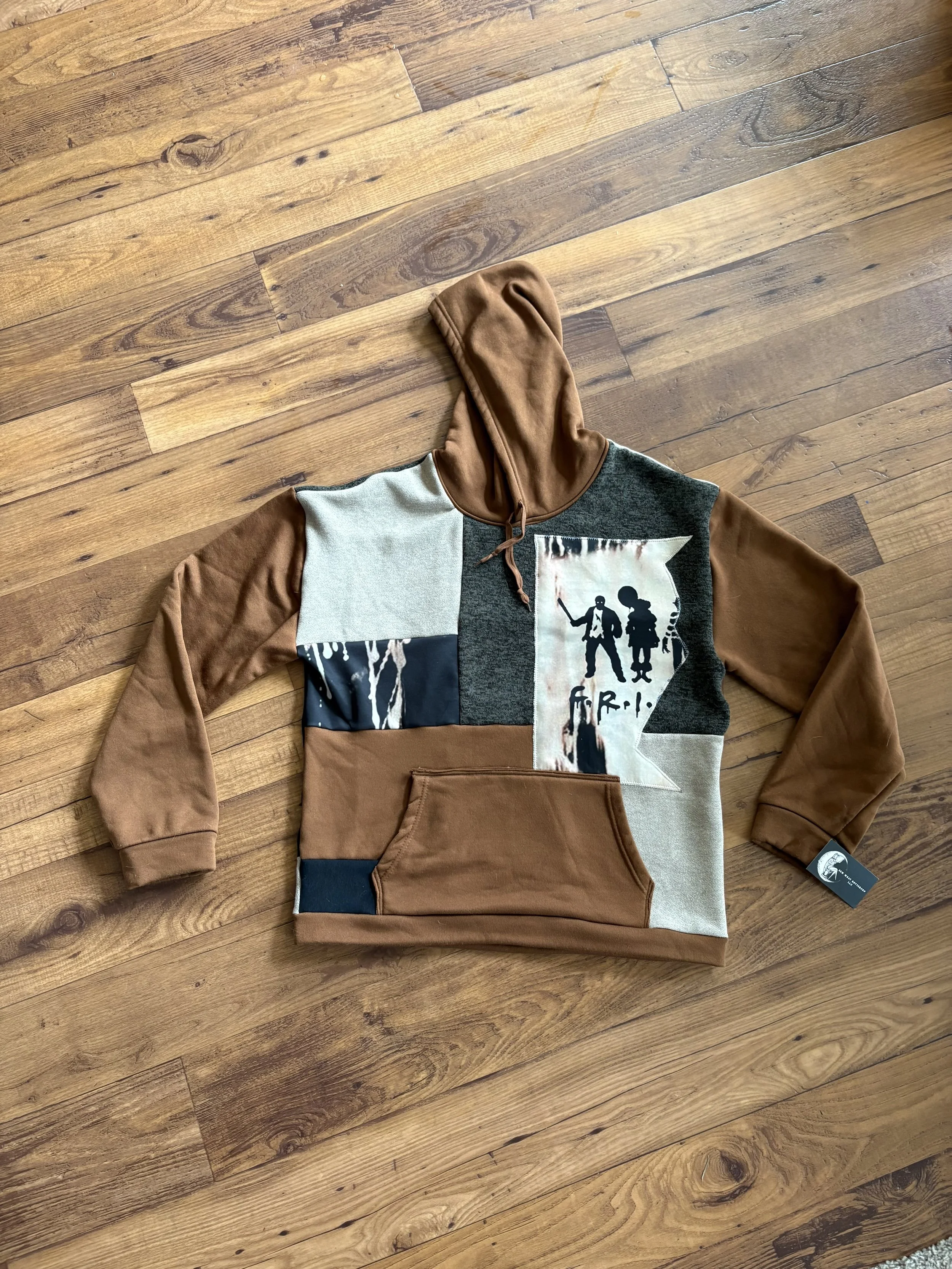 best 'fri'/ 'ends' (2 sweatshirts)