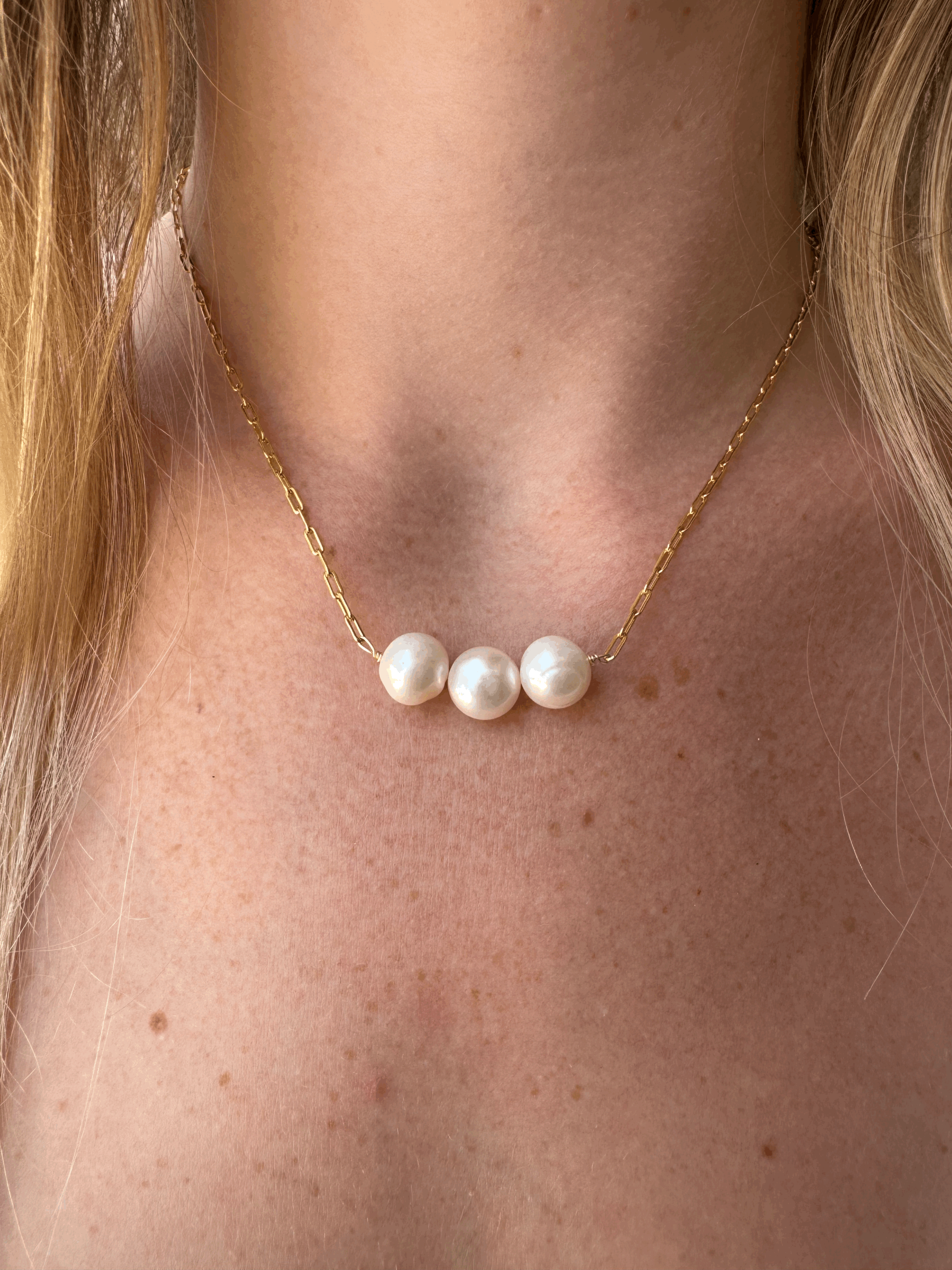 Le trois Pearl Necklace