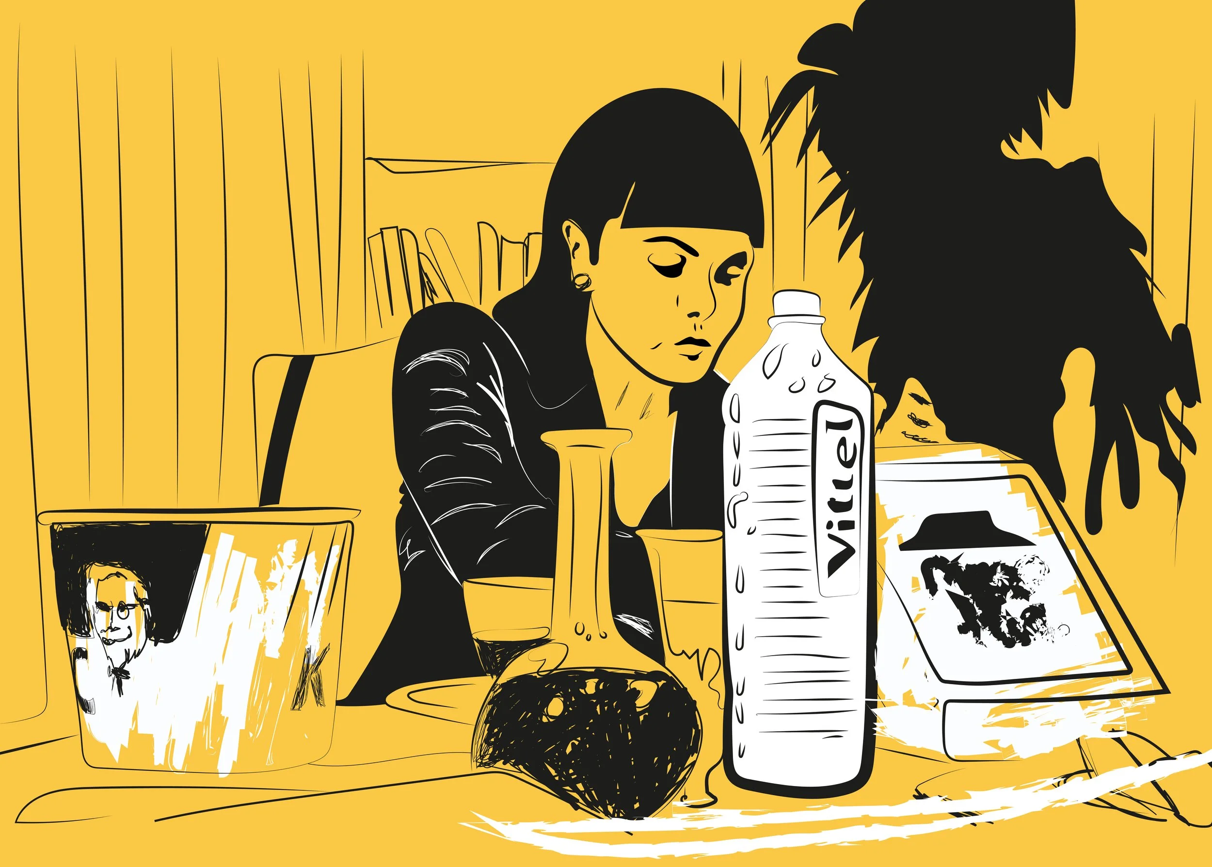 Illustration d’une femme concentrée à une table, entourée d’une bouteille de Vittel, d’un pichet, de verres et d’un écran affichant une image en noir et blanc. Une silhouette sombre est visible en arrière-plan.