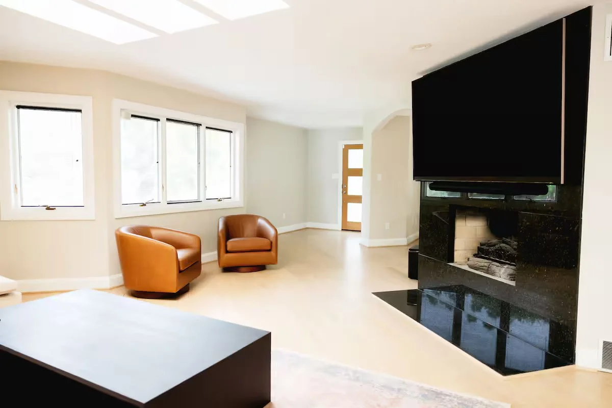 manor-livingroom-1.jpg