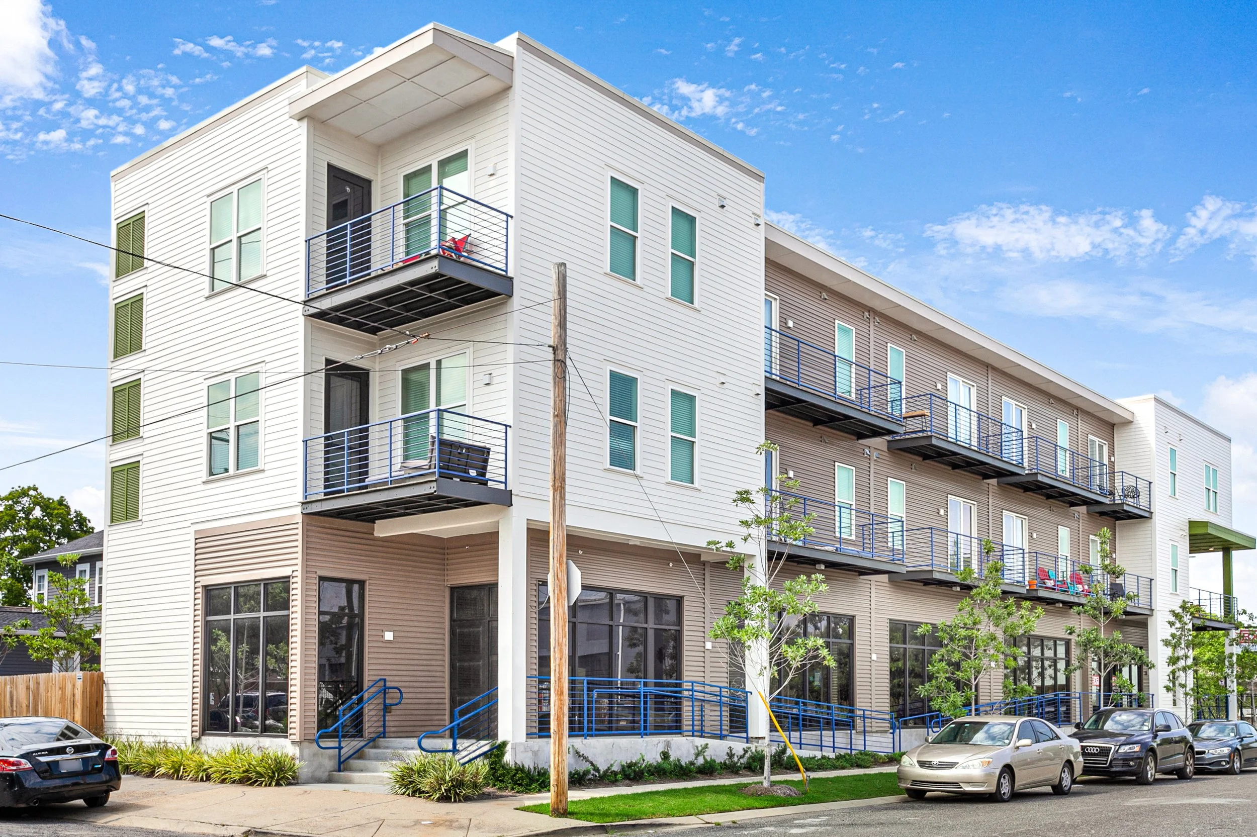 Greenway Crossing: 2BR on Conti