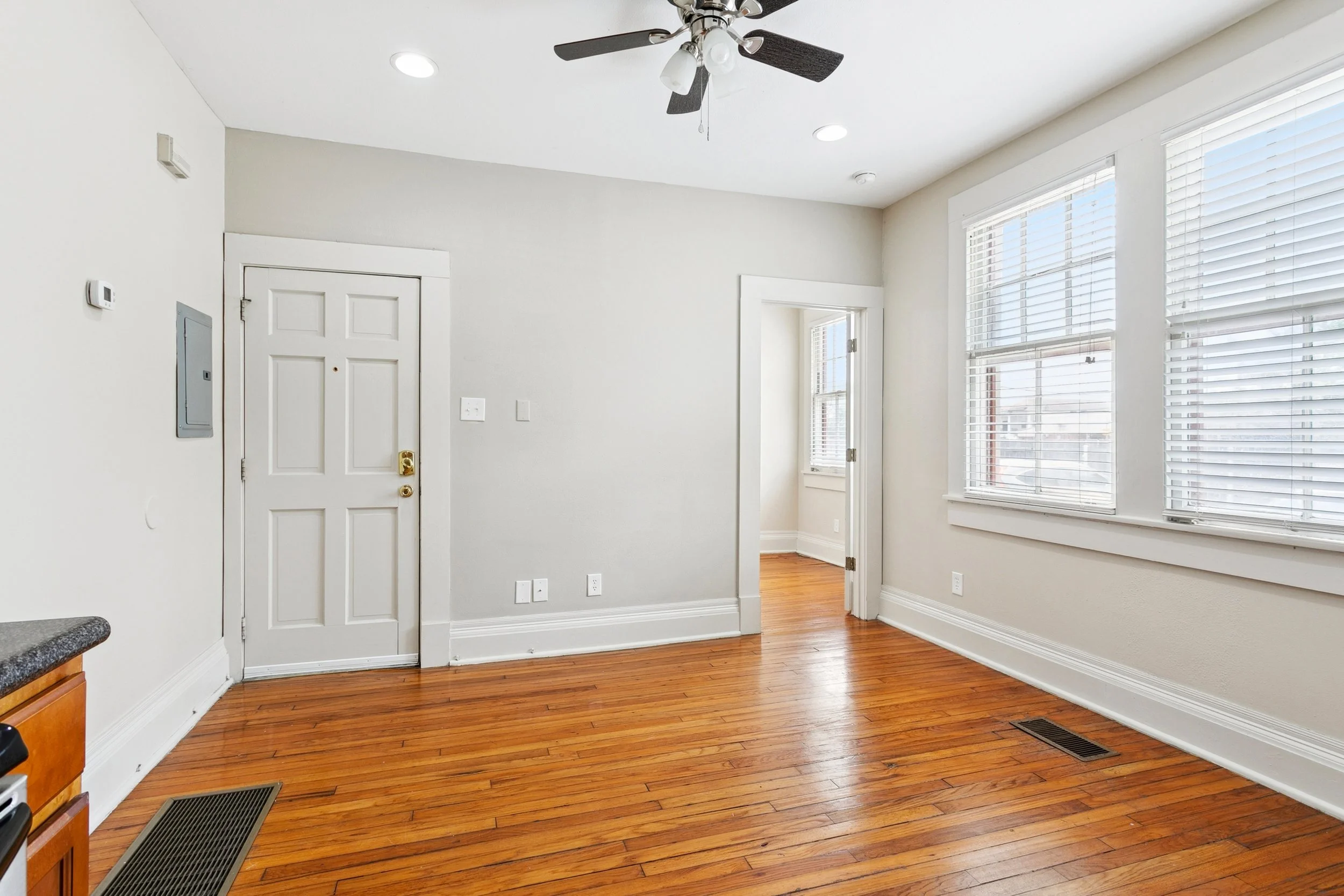 Living Room/Bedroom