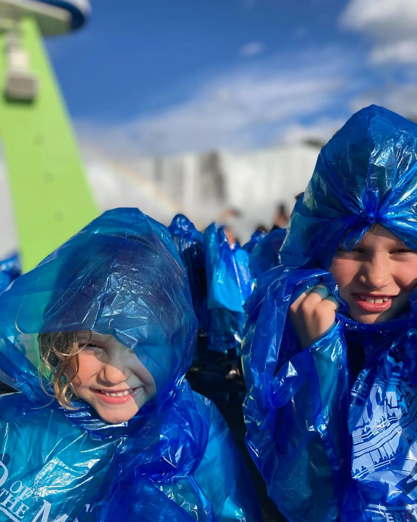 Nothing says summer family vacation like a good old-fashioned road trip—especially to Niagara Falls, a classic stop on countless family adventures! Global visitors, roaring mist, and the iconic Maid of the Mist—America’s most famous