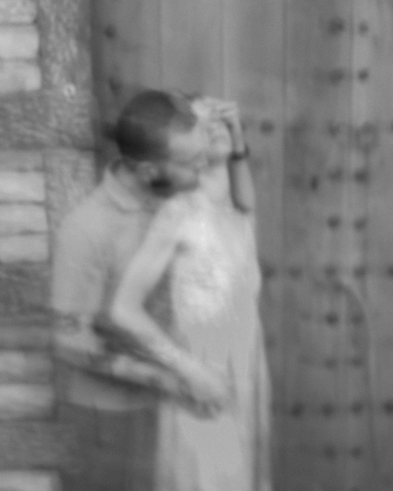 Ten years.
One kiss against a 100-year-old door in Zagori.
No one else around.
Just the sound of their breathing and the mountains keeping the secret.
Anniversary sessions like this are my favorite kind of love letter.

#10yearanniversary #zagori #an