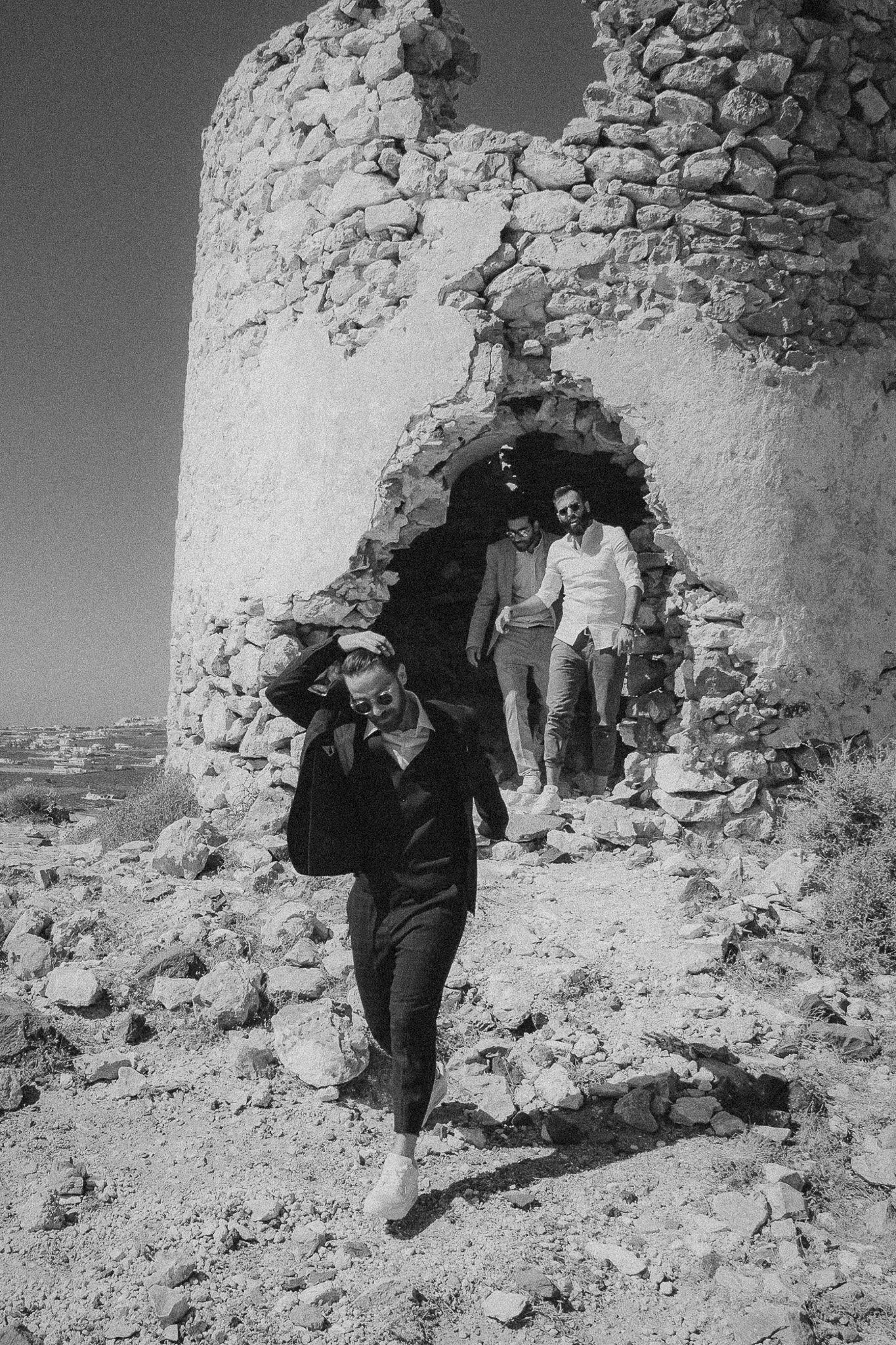 Groomsmen, ruins, black and white, Santorini - Alexandros Aidonis
