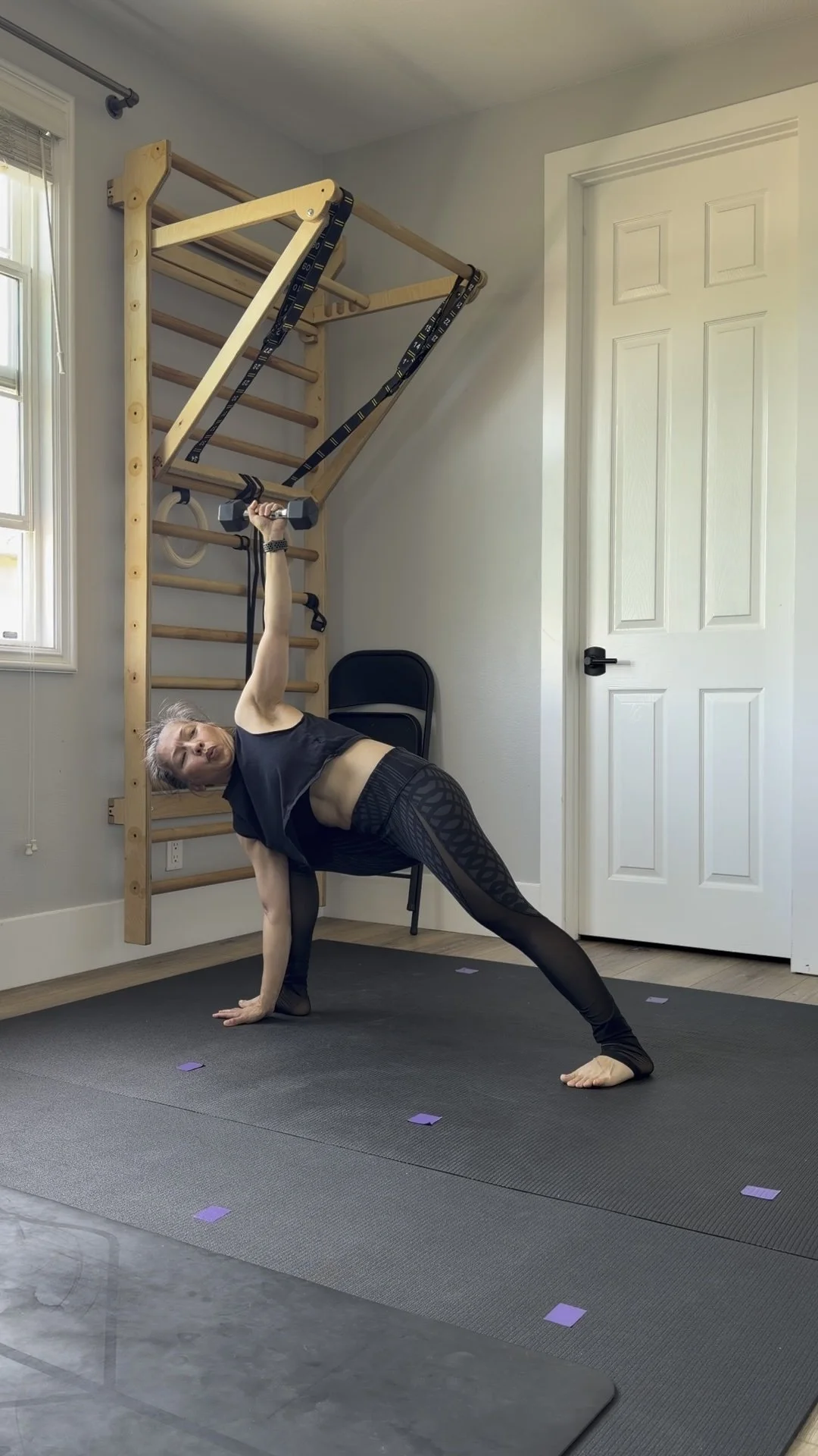 4 Min Warm Up with Light Dumbbells 