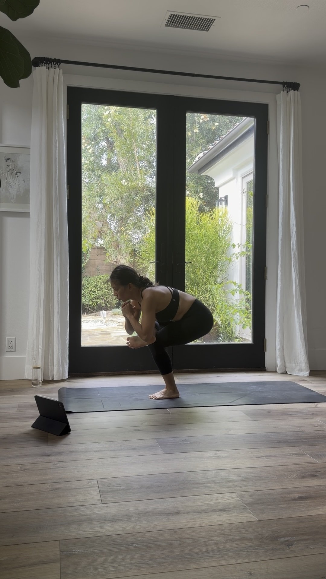 Kneeling lunge to Figure 4