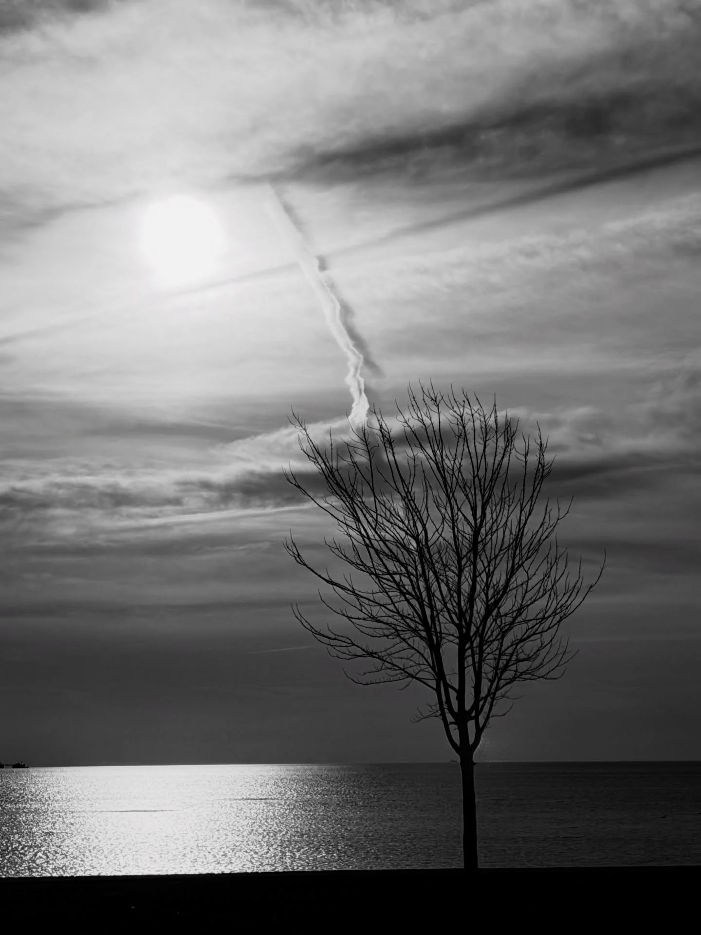 If you wait and watch, you&rsquo;ll see. 🤍

#lakemichigan #blackandwhite #clouds
