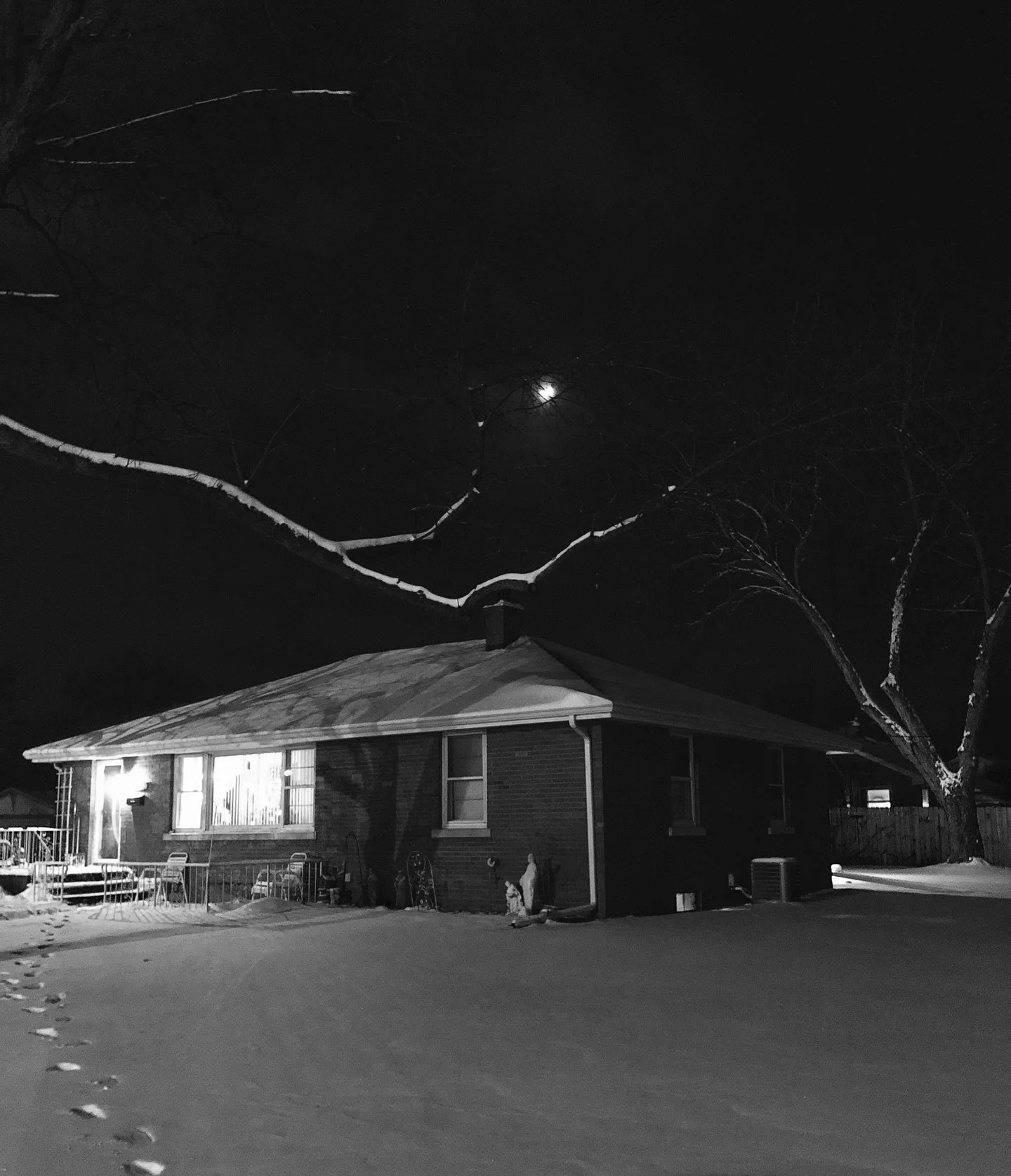 Remembering Gram&rsquo;s house on Christmas Eve ❤️💚

#christmas #blackandwhite #holiday
