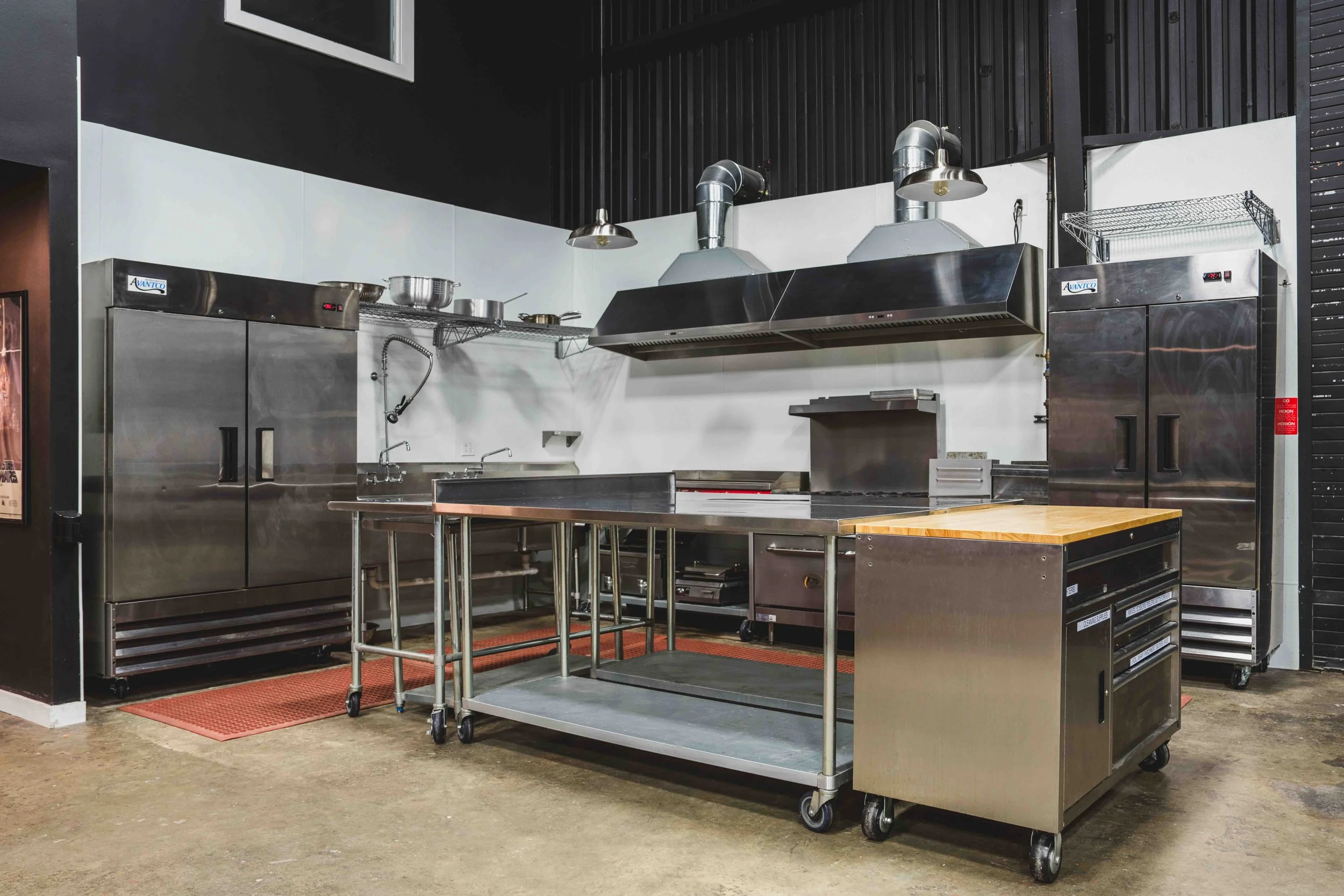 FULL INDUSTRIAL KITCHEN