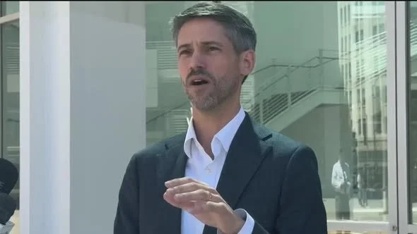 Voters Are Waking Up to the “Moderates” Bait and Switch