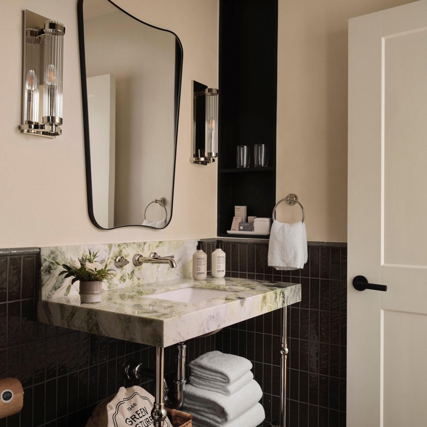 South Austin just got a stunning new staycation spot. ✨
@greenpasturesaustin has officially opened The Inn at Green Pastures - a 63-room boutique hotel by Clayton Korte, complete with a private pool, elegant event spaces, and the all-day restaurant H