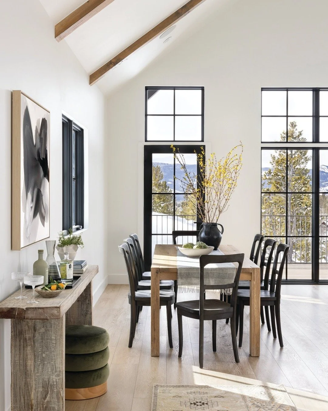 Apr&egrave;s-ski living at its finest. ❄️🏔️ This Colorado retreat channels mountain modern design with cozy textures, bold fireplaces, and expansive windows that bring the outdoors in. Every detail is crafted for comfort after a day on the slopes&md