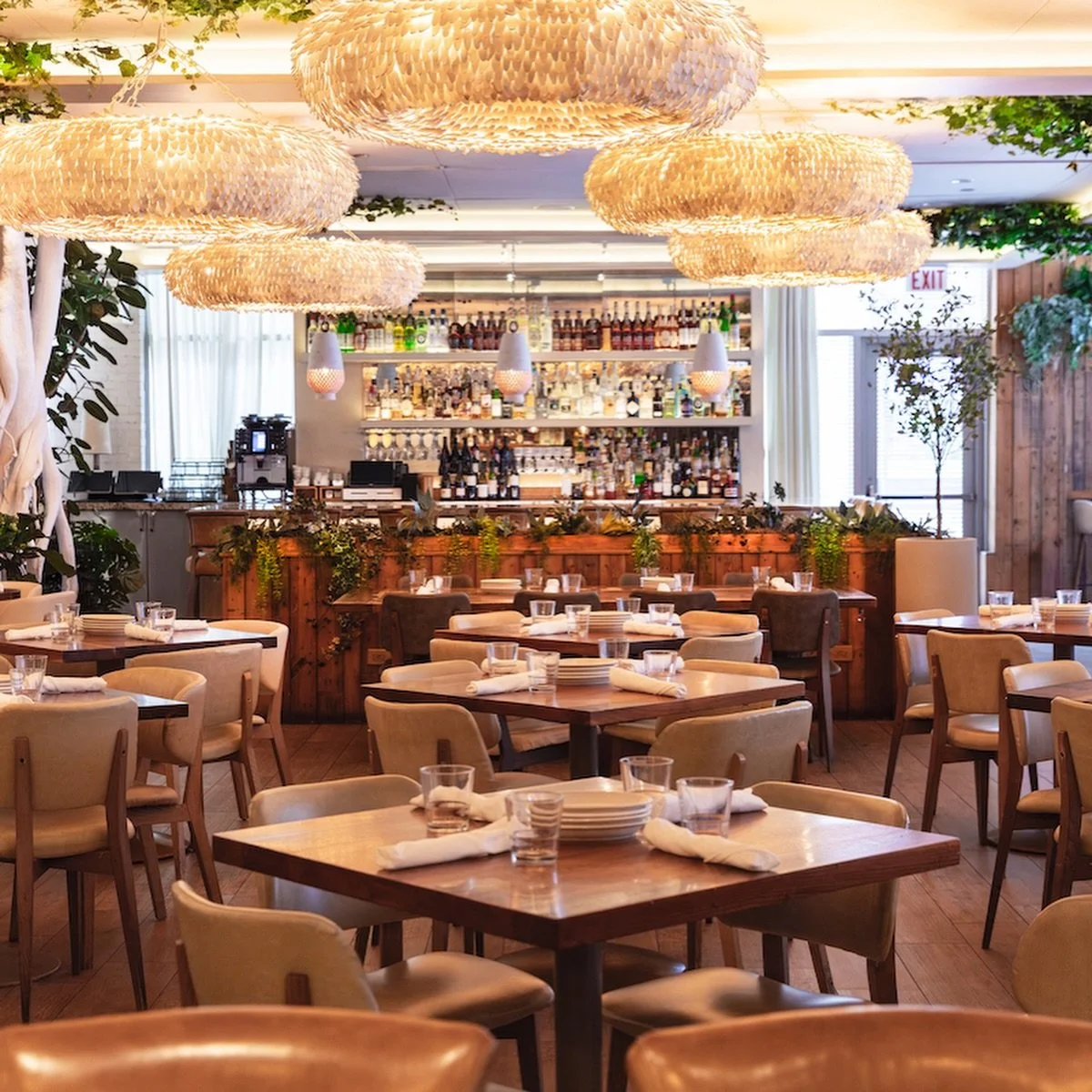 @emarestaurants, the Mediterranean favorite from the team behind @abarestaurant, has officially opened in the Domain! This marks their first Texas location and it brings a bright, fresh take on mezze, house-made hummus, vibrant vegetables, seafood, a