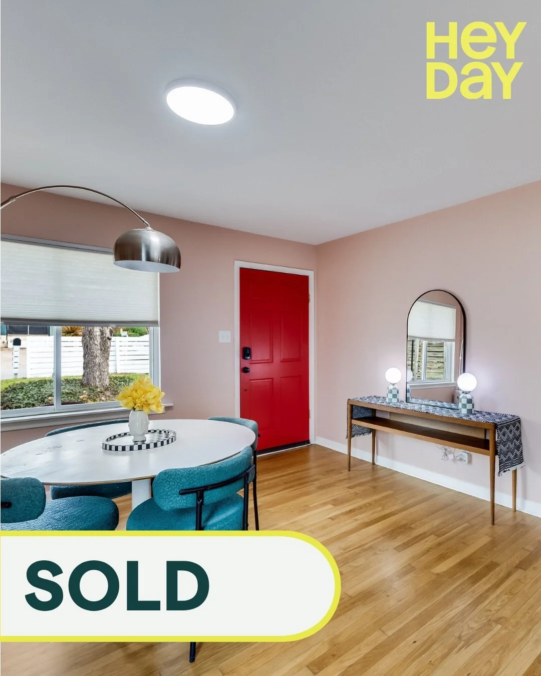 Recently SOLD!
Seller Represented📍East Austin

An extra special one! A friend turned client trusted us to help sell her adorable East Austin bungalow, and we were able to move quickly with a strong, thoughtful marketing plan that connected us with t