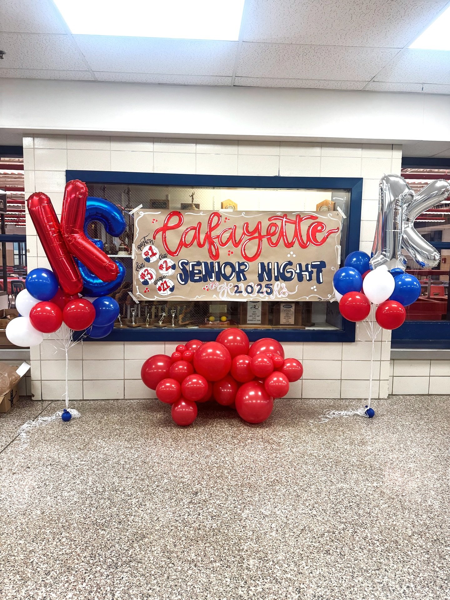 Senior night 🎓📚🎈

#majesticballoons #balloondecor #seniornight #balloons #balloonsdecoration #sharethelex #lexingtonkentucky #lexington #balloonartist