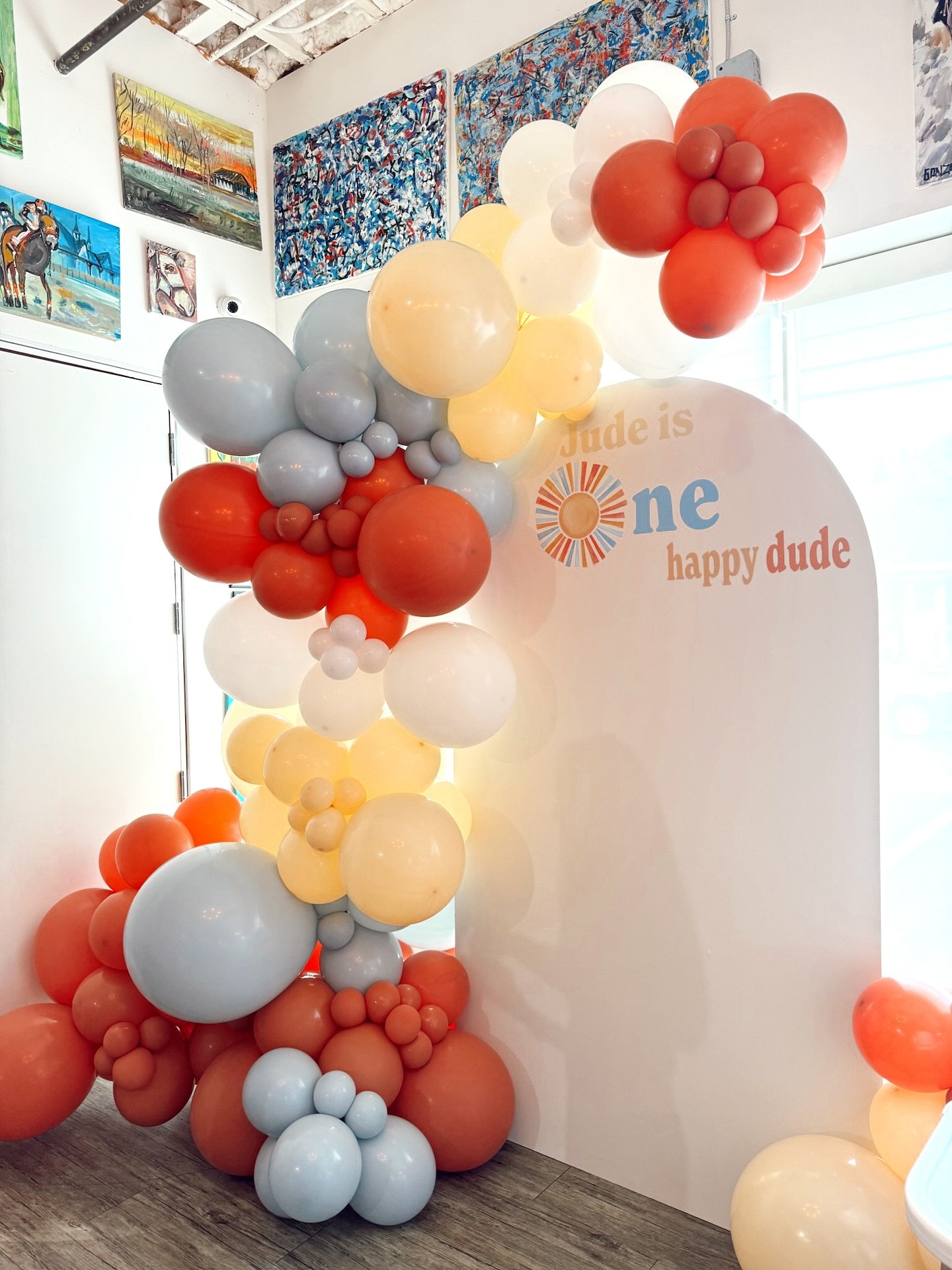 One happy dude 🎂❤️✨🎈

There&rsquo;s nothing like bringing a little one&rsquo;s first birthday to life. 

We love making it Majestic for them! 💖

Sign: @craftsbyab 

#majesticballoons #birthdayparty #onebirthday #birthdaydecor #balloons #firstbirth