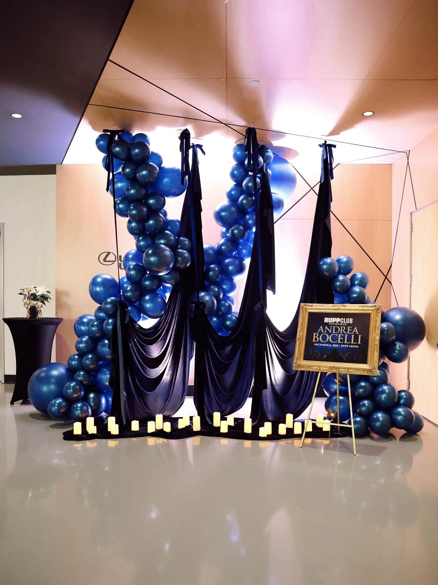 An evening of timeless music deserves an equally timeless design ✨🎶

Proud to create this balloon installation for the Andrea Bocelli concert.

#majesticballoons #concert #andreabocelli #lexingtonky #sharethelex #balloondecor #balloons #eventdecor #