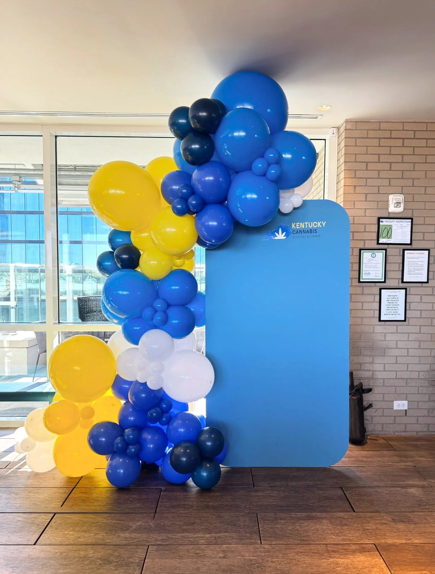 If it needs balloons, we&rsquo;re already on it. ✨🎈

Sign: @craftsbyab 

#majesticballoons #balloons #sharethelex #lexingtonky #balloonsetup