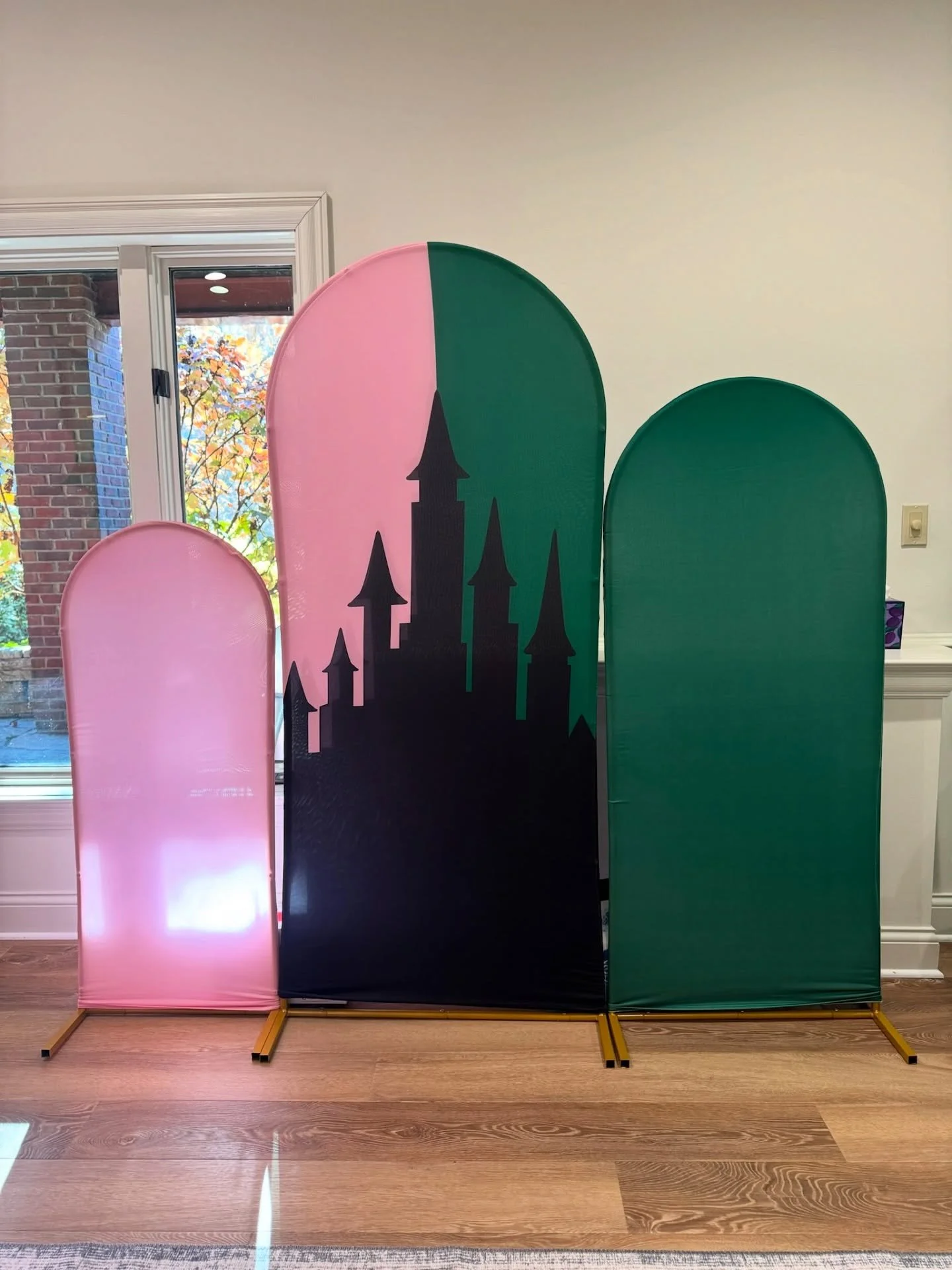 Wicked, but make it majestic 💚🩷

From zero to full impact&mdash;every balloon, every detail, brought together step by step.

Transforming spaces is our specialty ✨

#majesticballoons #wicked #balloons #balloonsetup #wickedmovie #balloonartist #lexi